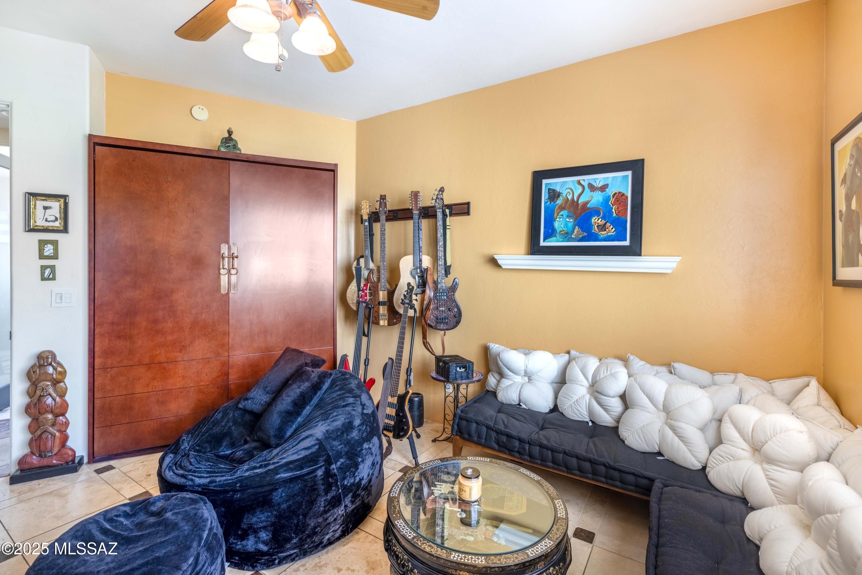 229 W Naranja Drive
