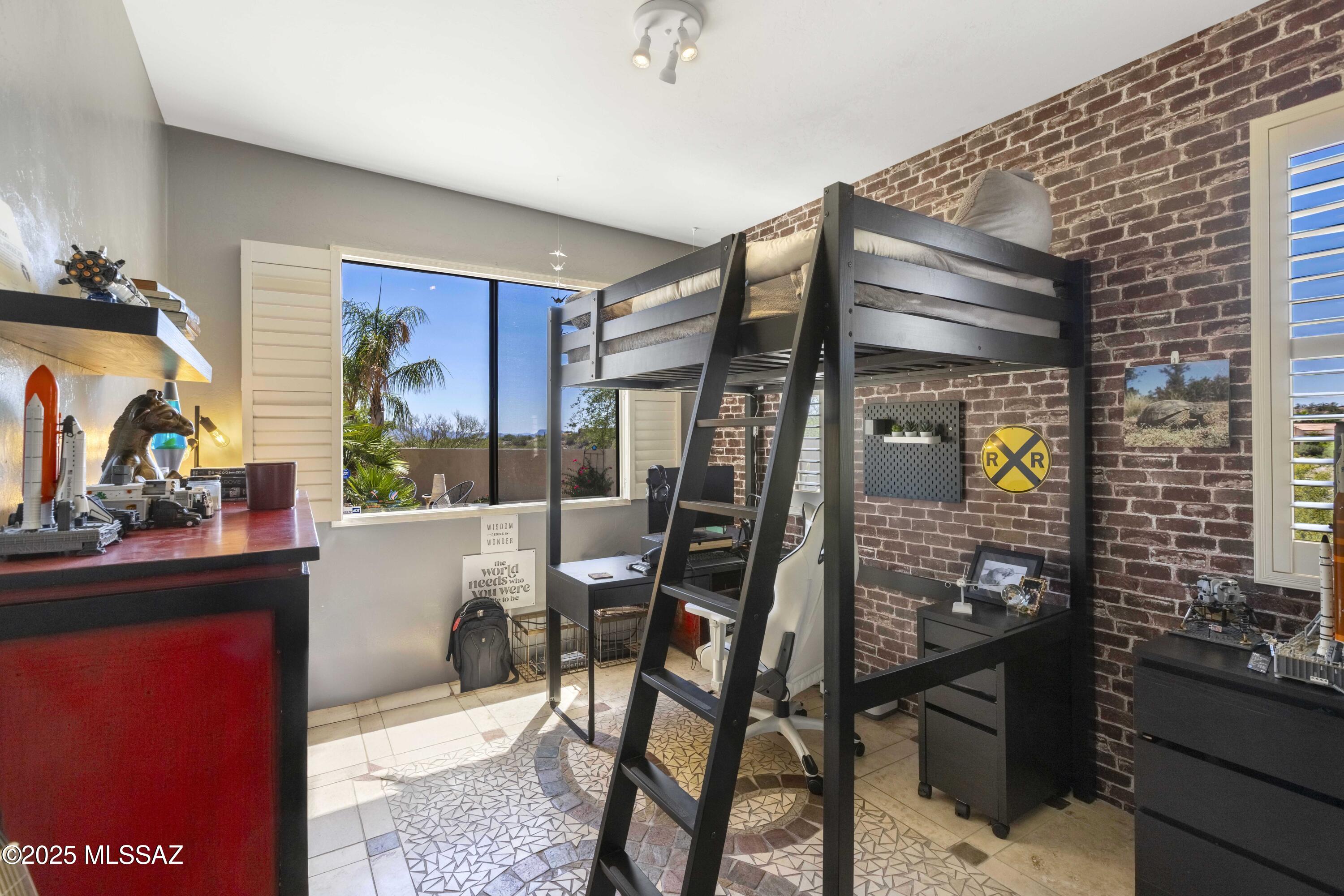 229 W Naranja Drive