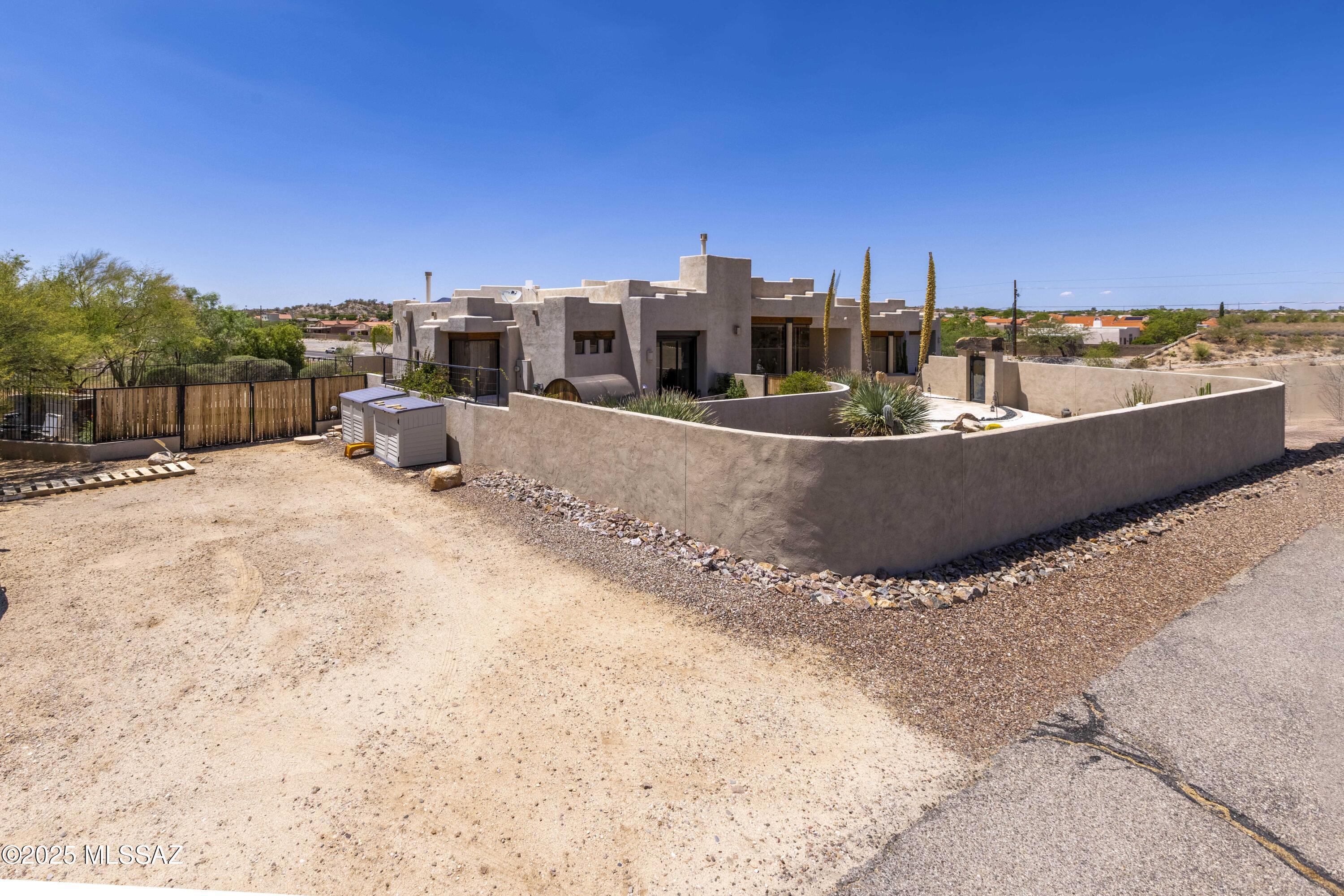 229 W Naranja Drive