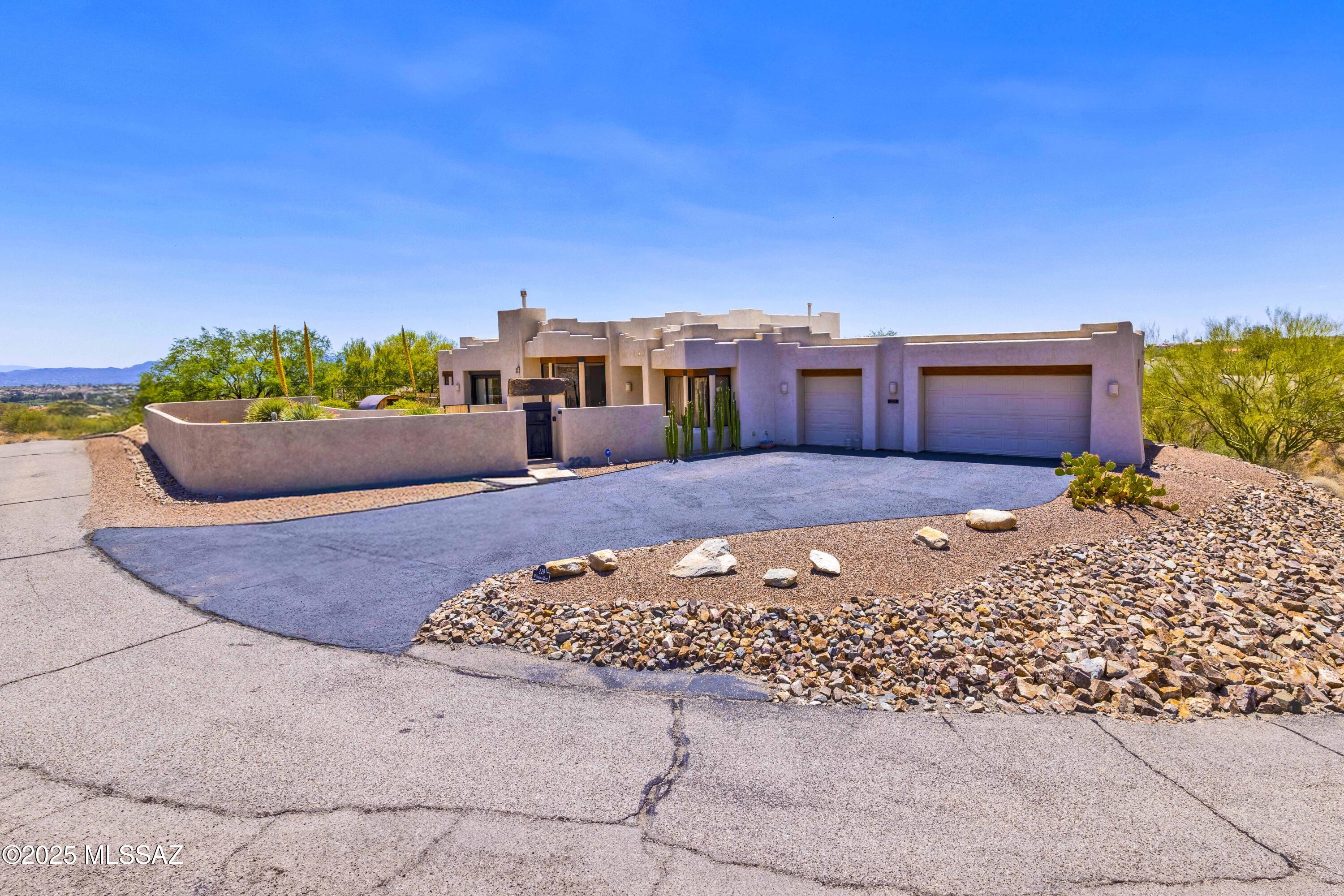229 W Naranja Drive