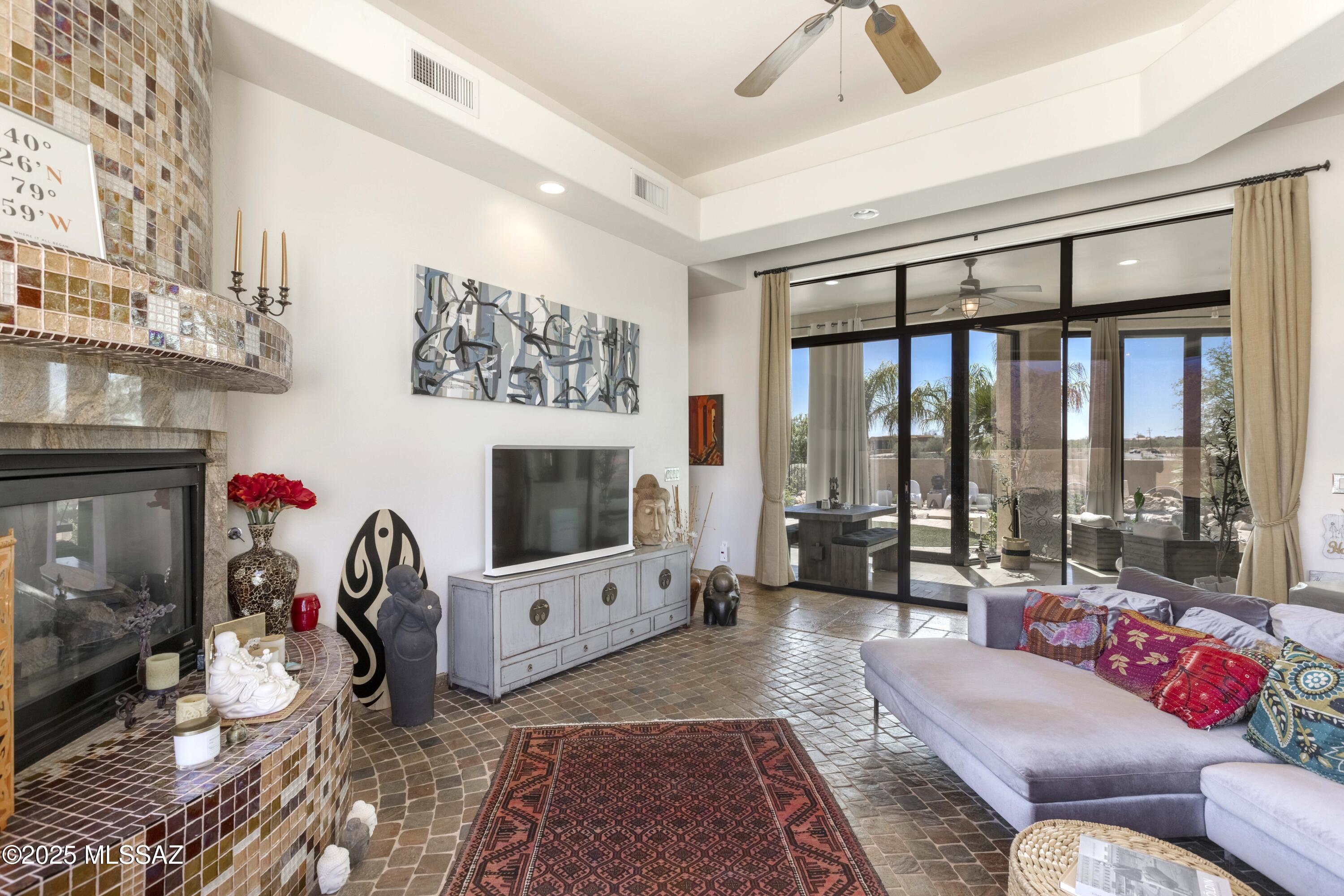 229 W Naranja Drive