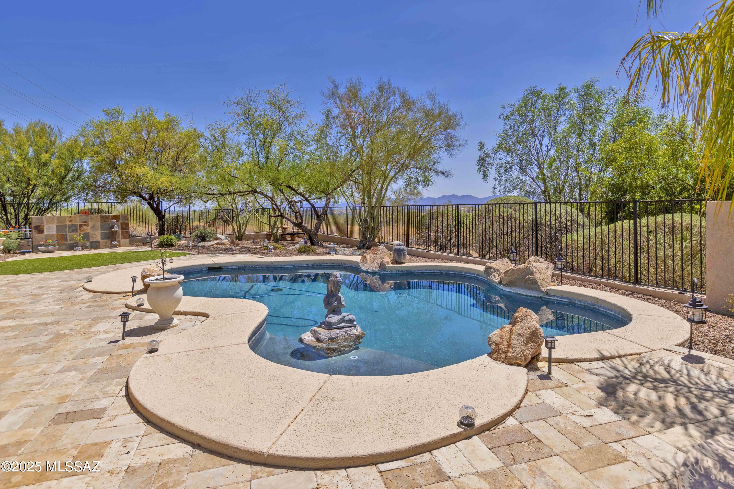 229 W Naranja Drive