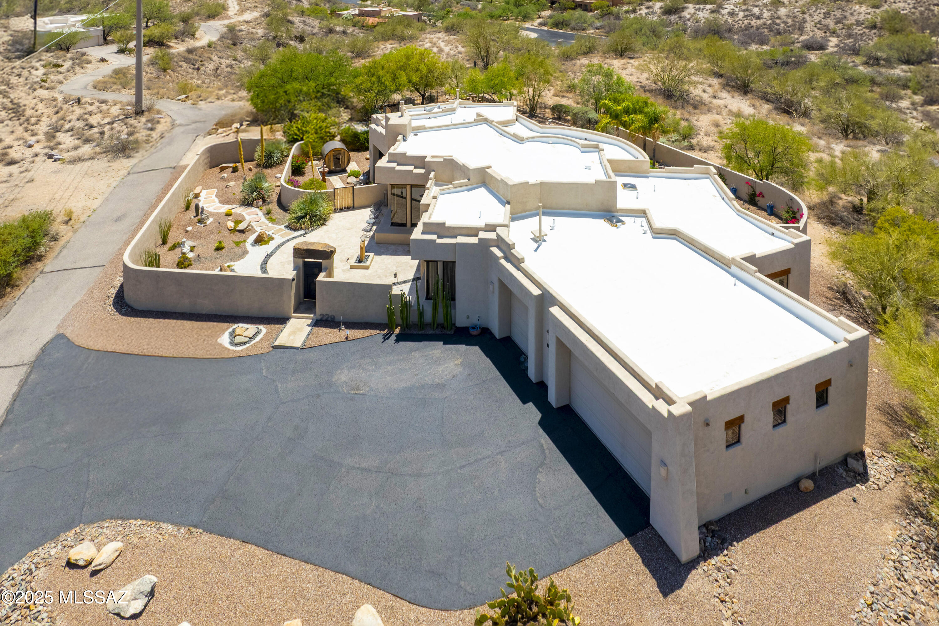229 W Naranja Drive