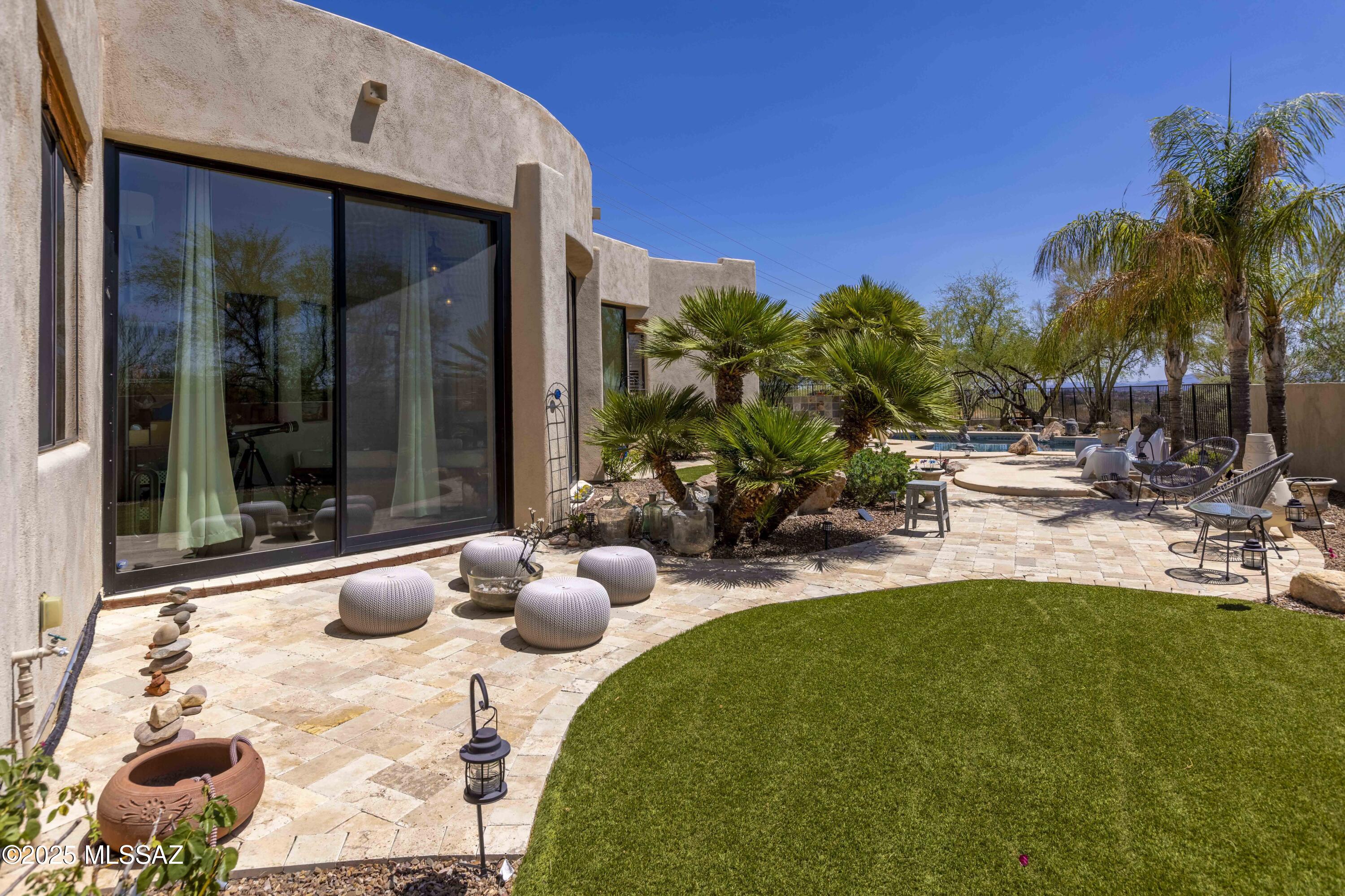 229 W Naranja Drive