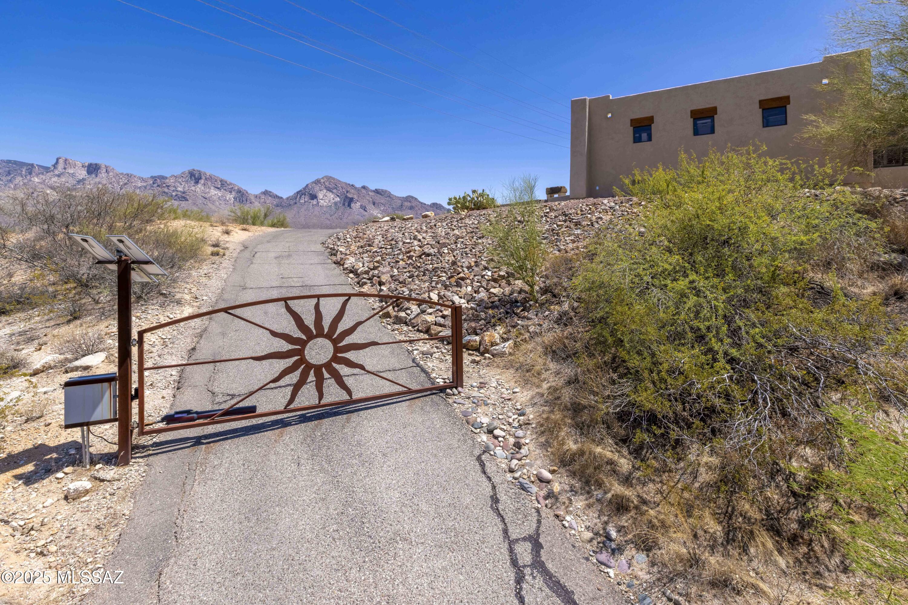 229 W Naranja Drive
