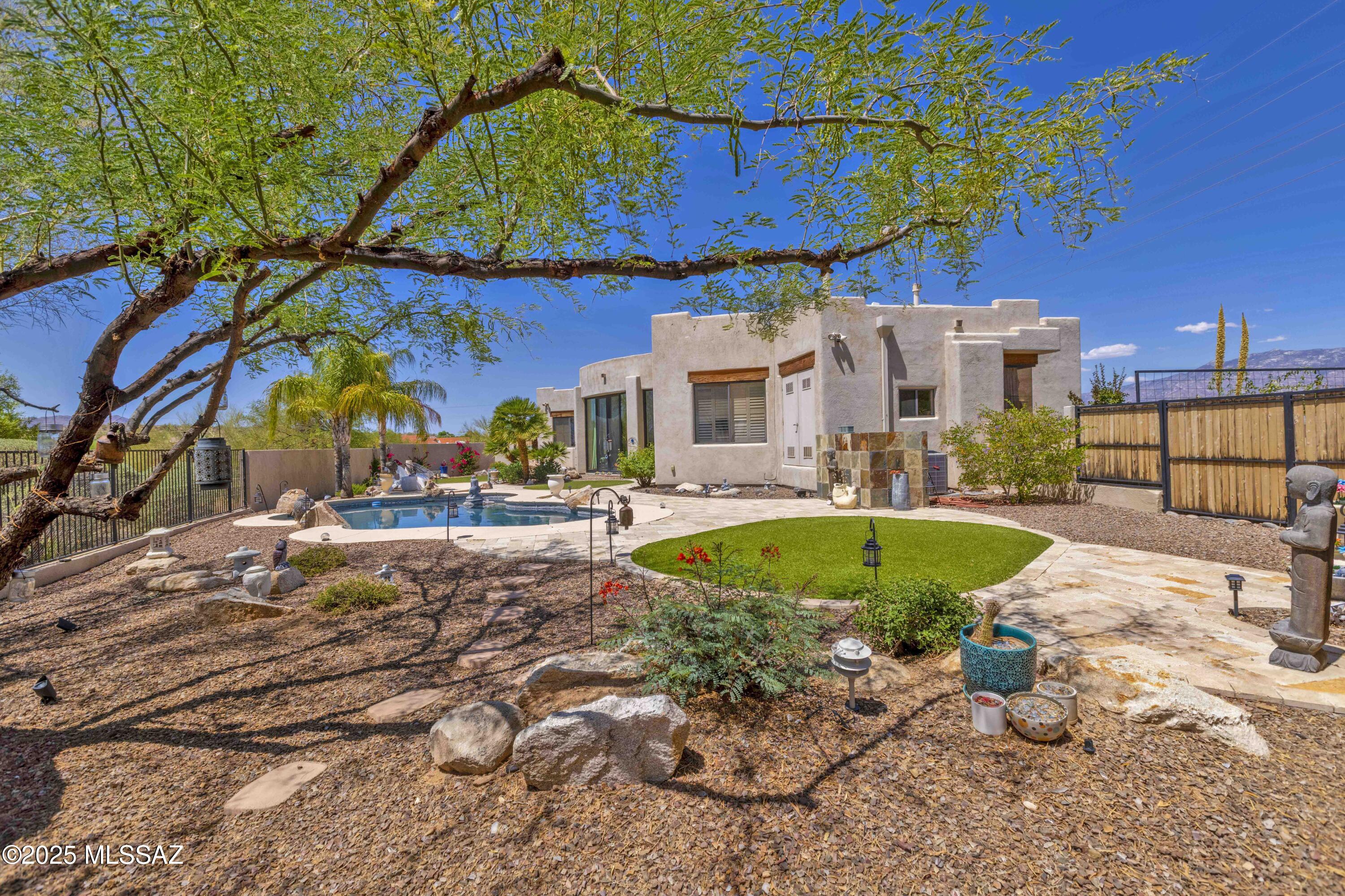 229 W Naranja Drive