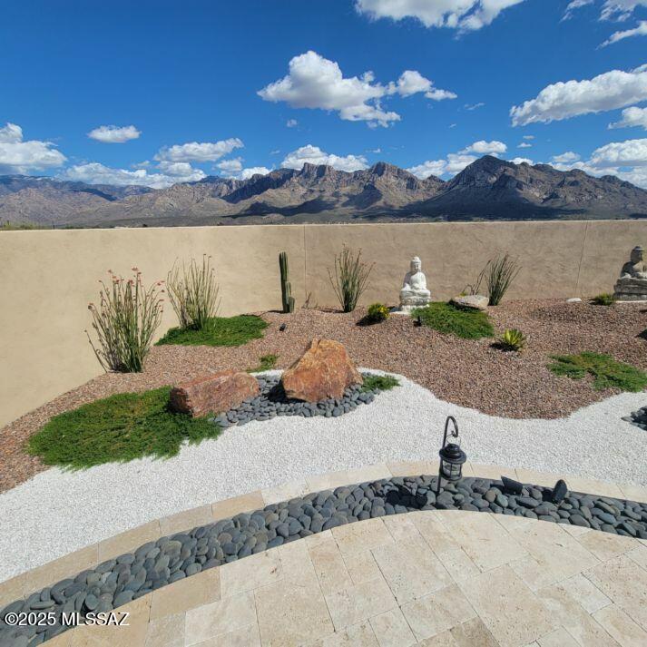 229 W Naranja Drive