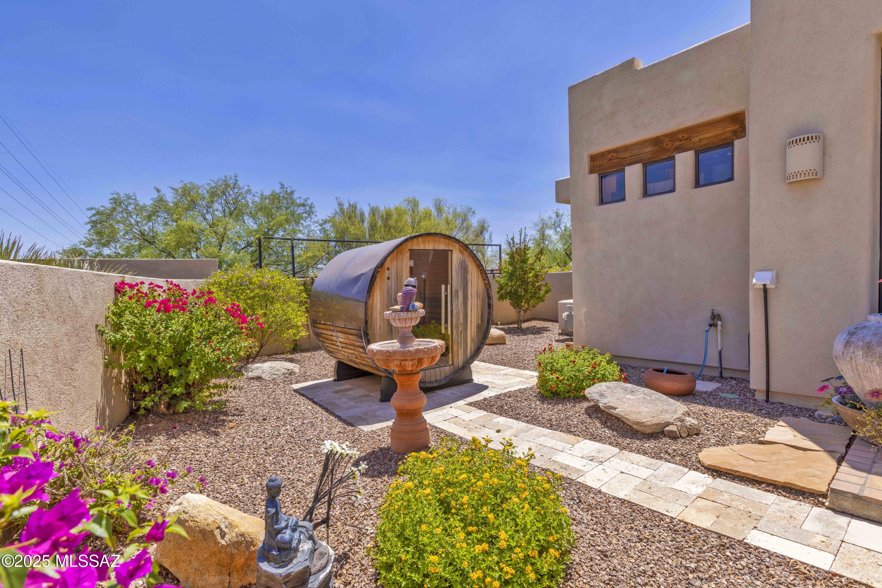 229 W Naranja Drive
