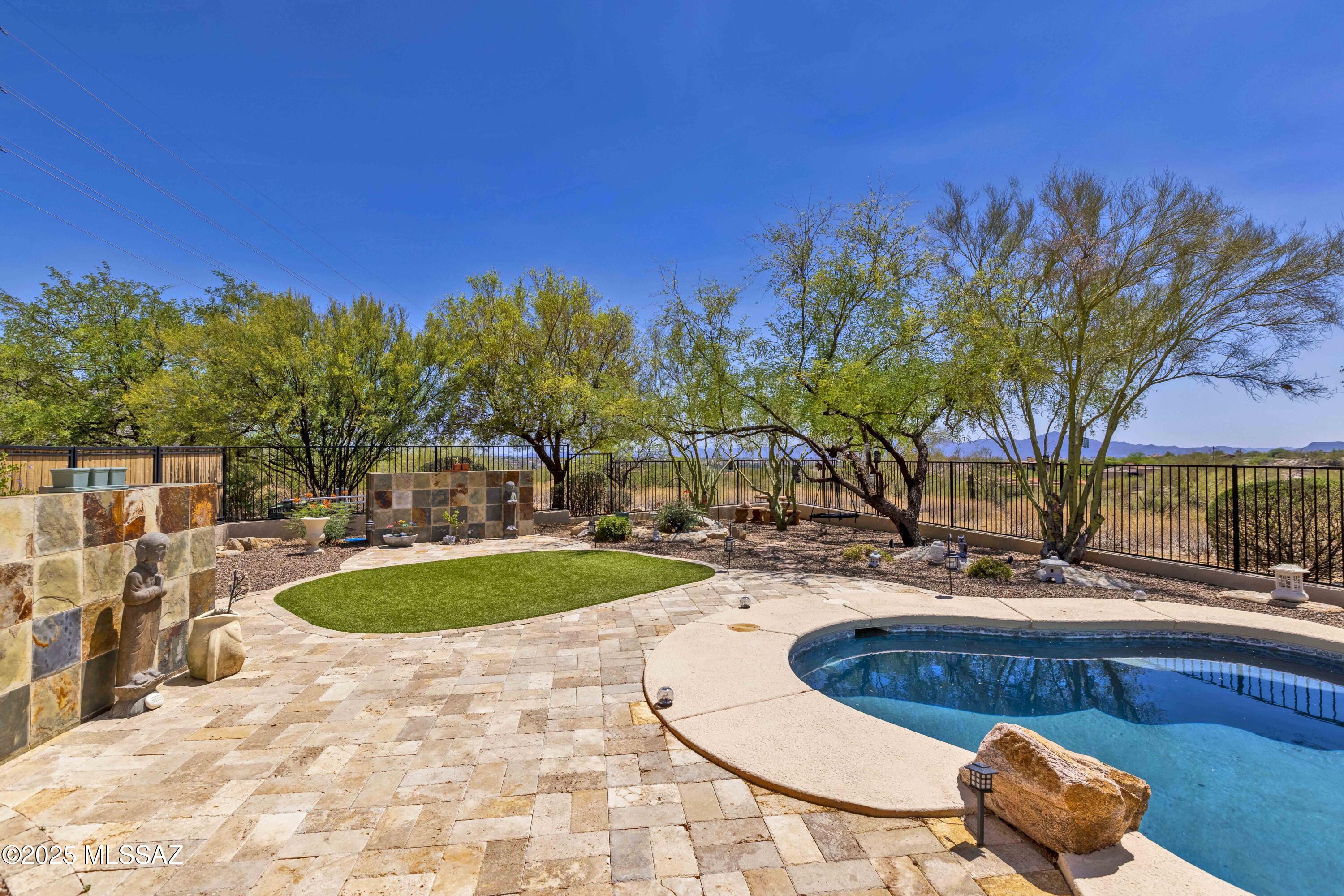 229 W Naranja Drive