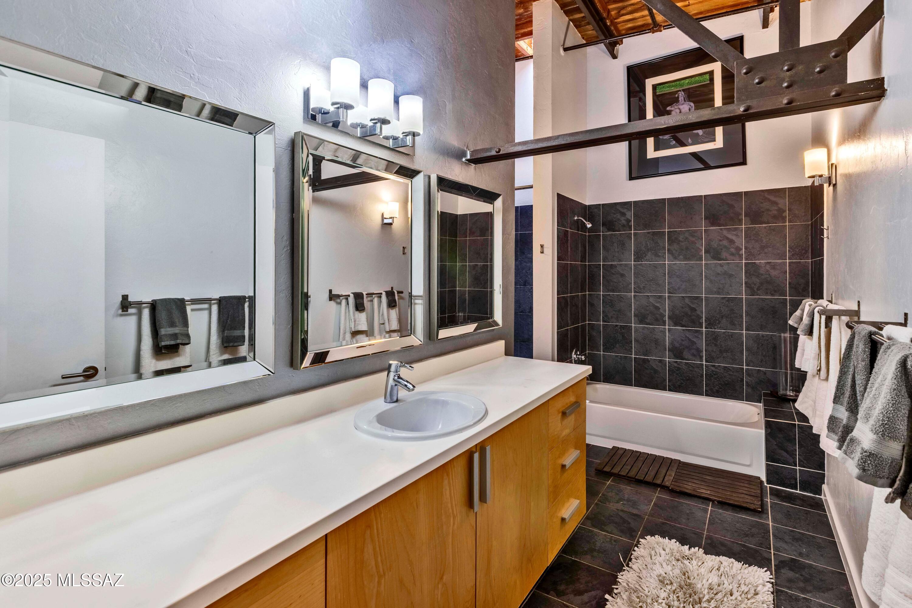 1001 E 17Th Street Unit: 122
