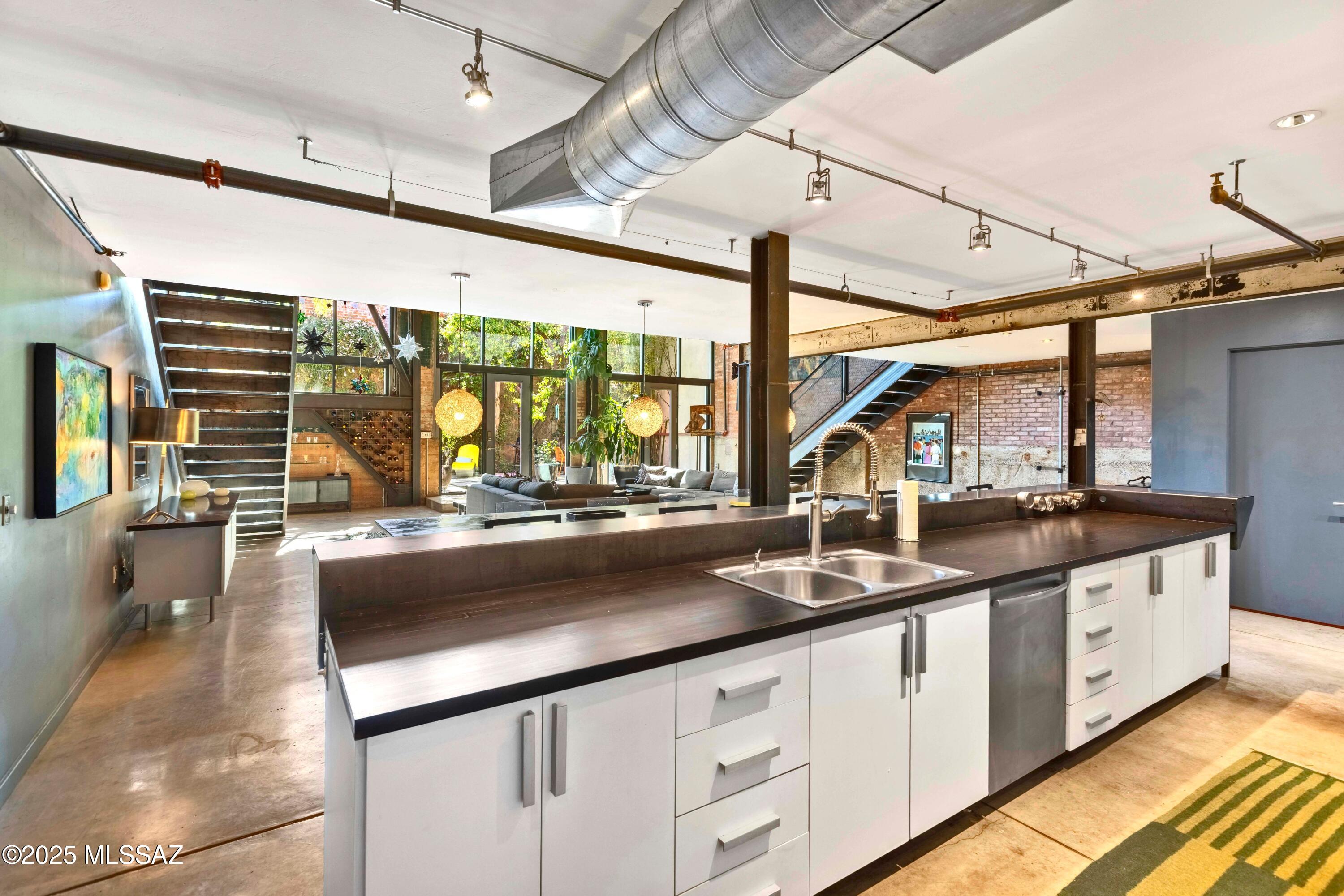 1001 E 17Th Street Unit: 122