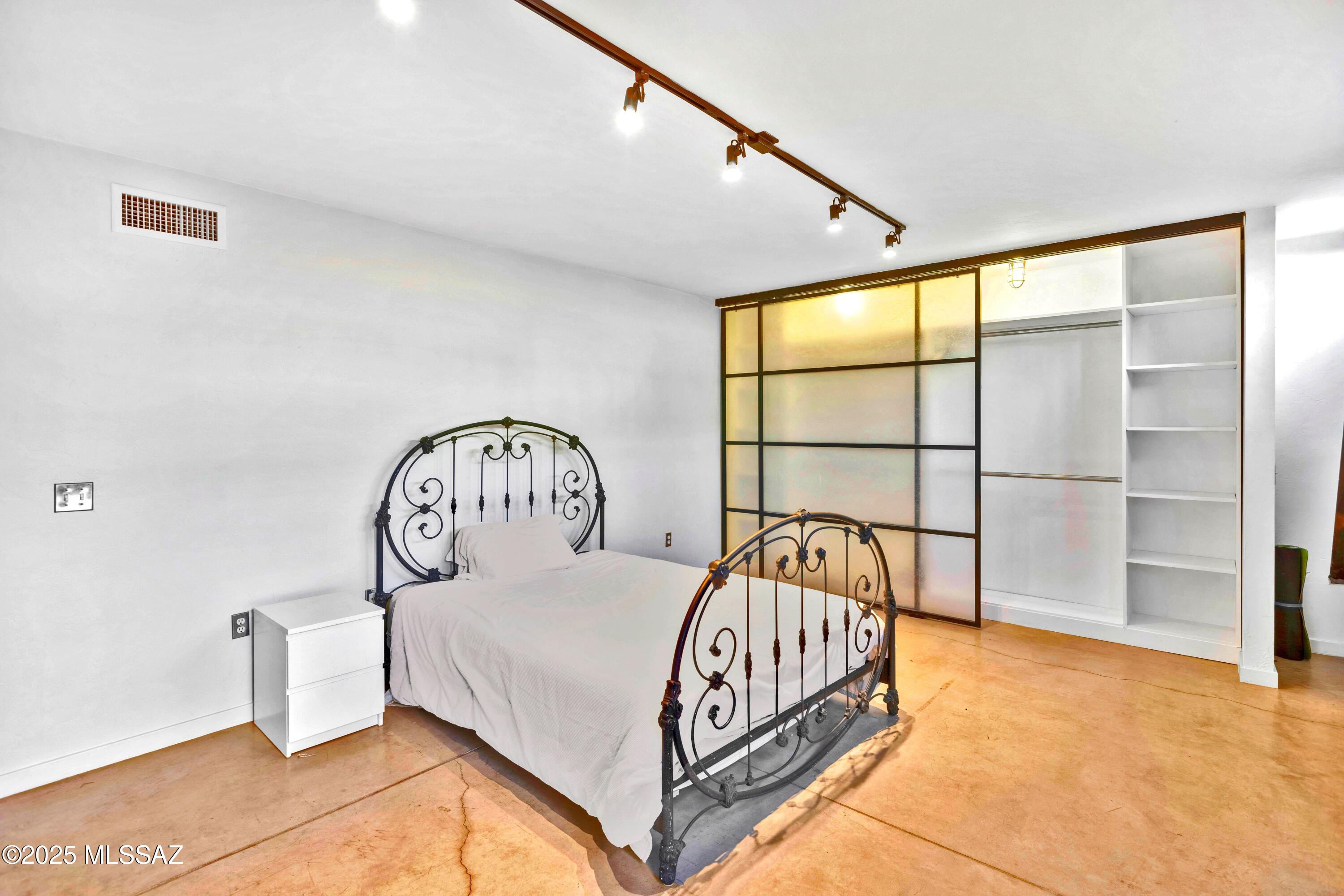 1001 E 17Th Street Unit: 122
