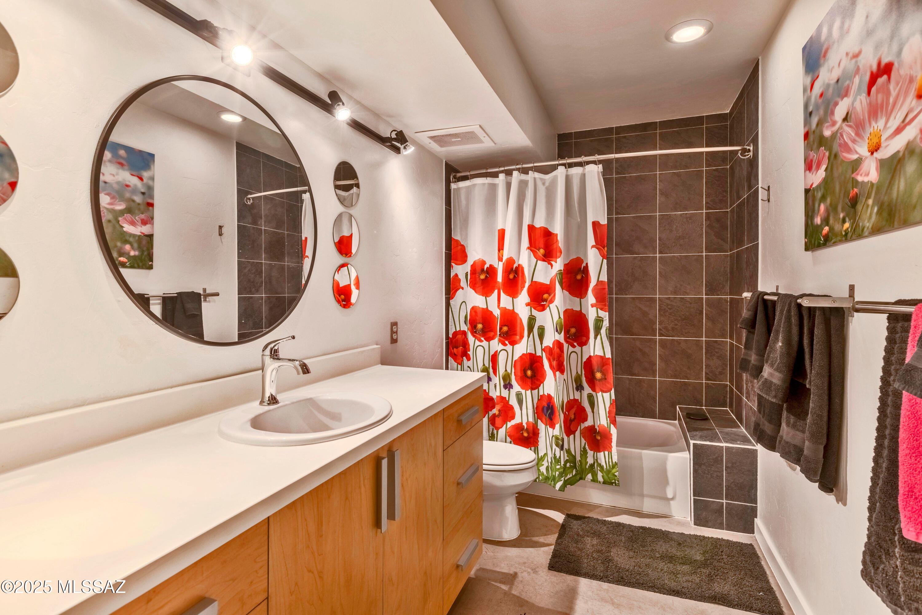 1001 E 17Th Street Unit: 122
