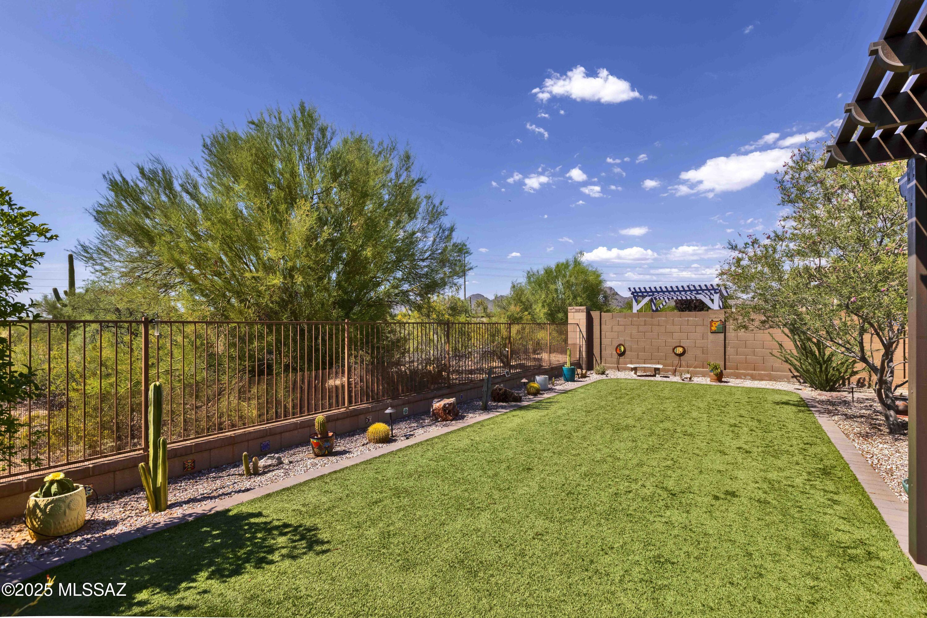 12035 N Raphael Way