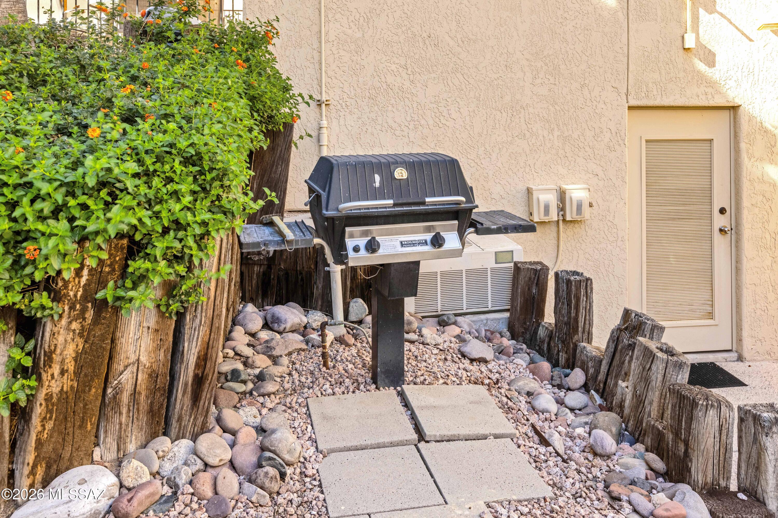 5500 N Valley View Road 101