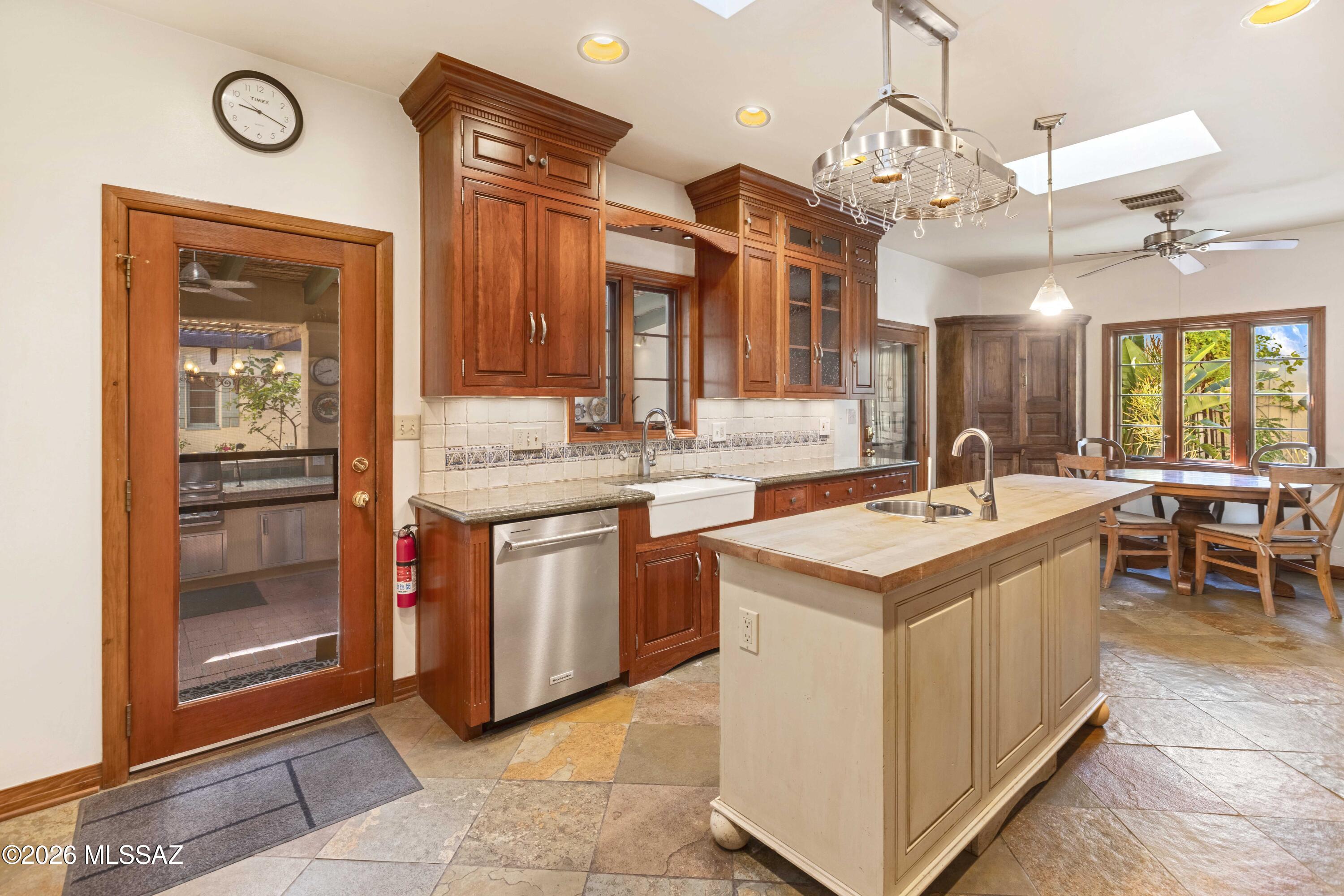 1925-1931 E Lee Street