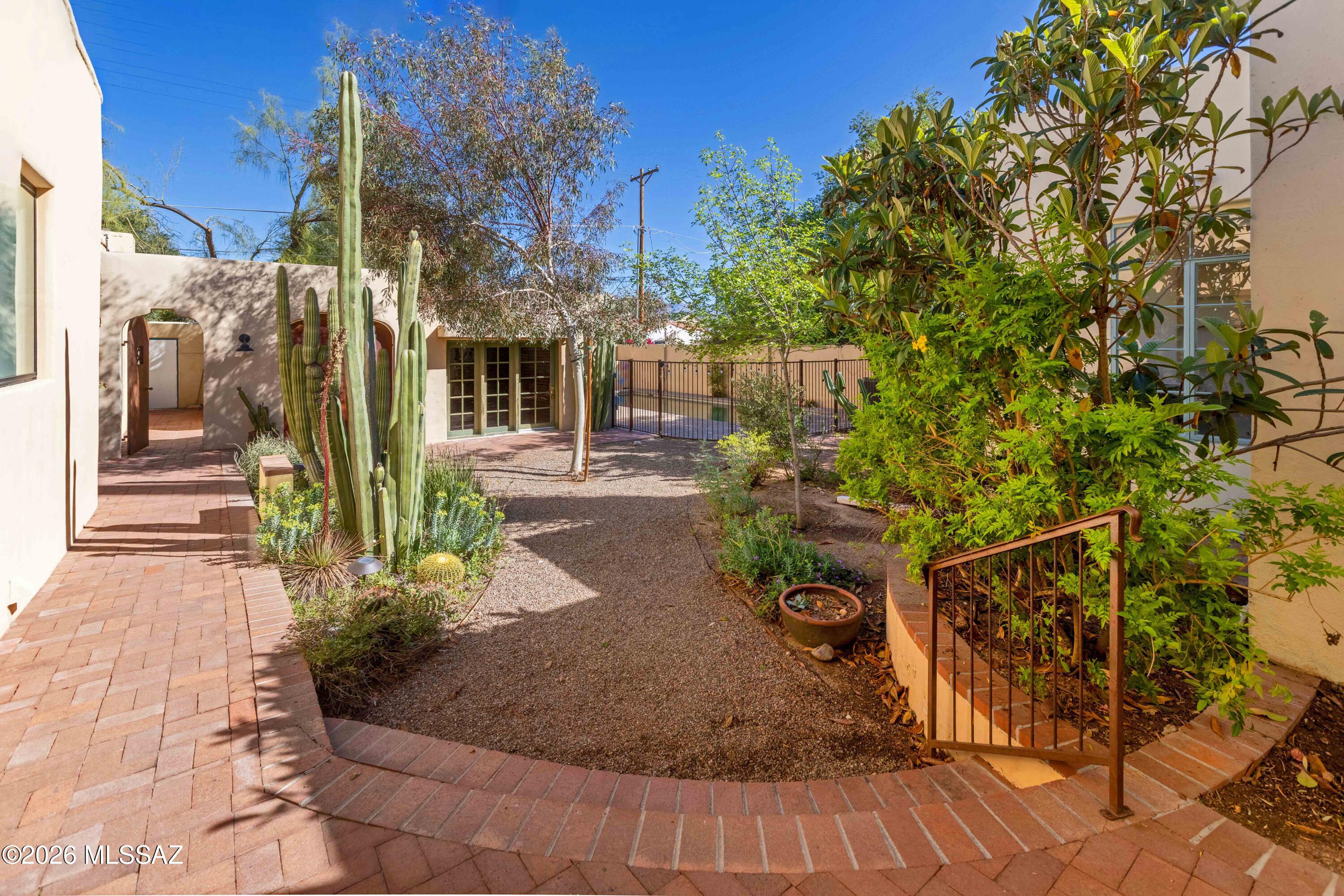 1925-1931 E Lee Street