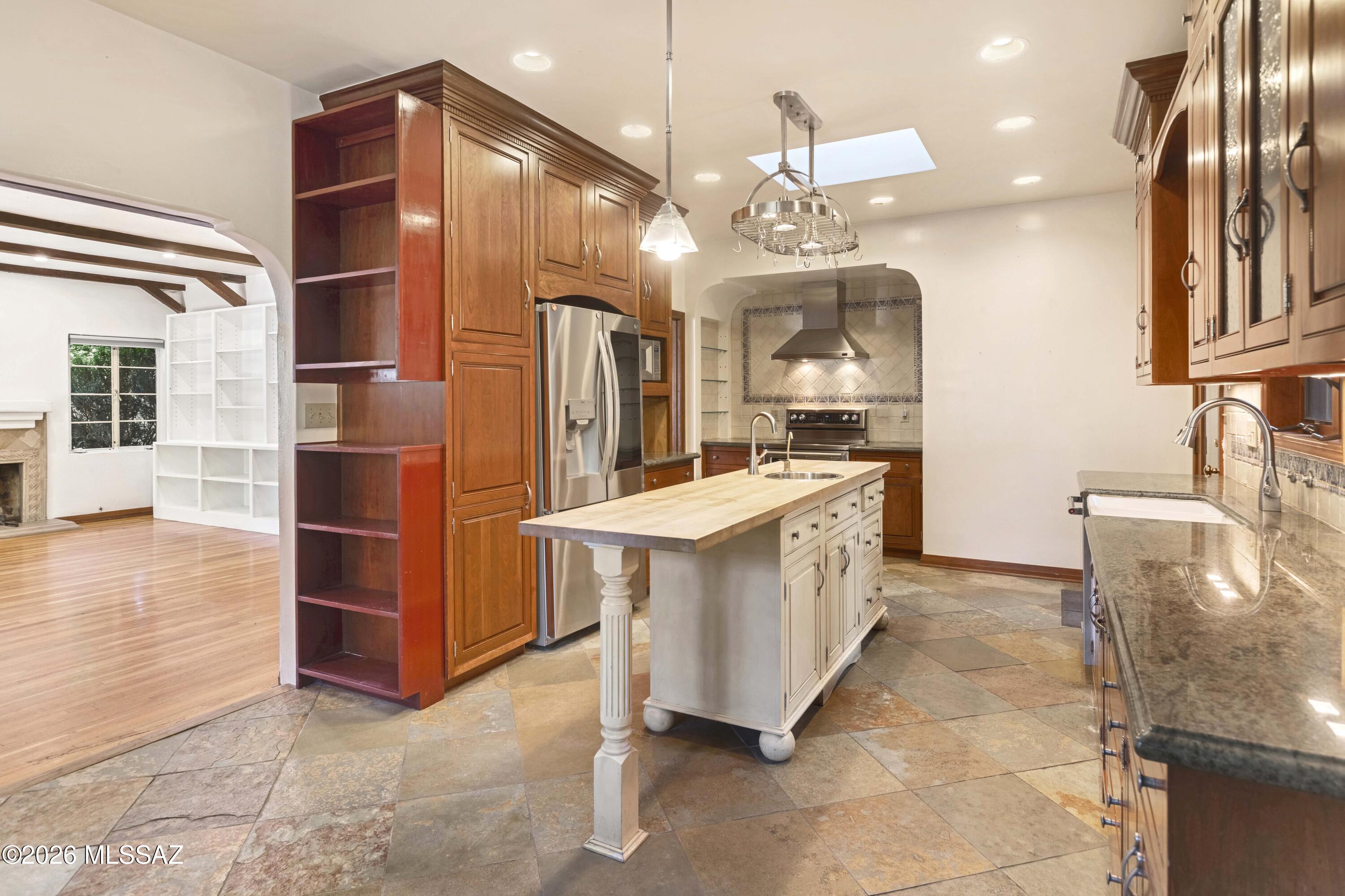 1925-1931 E Lee Street