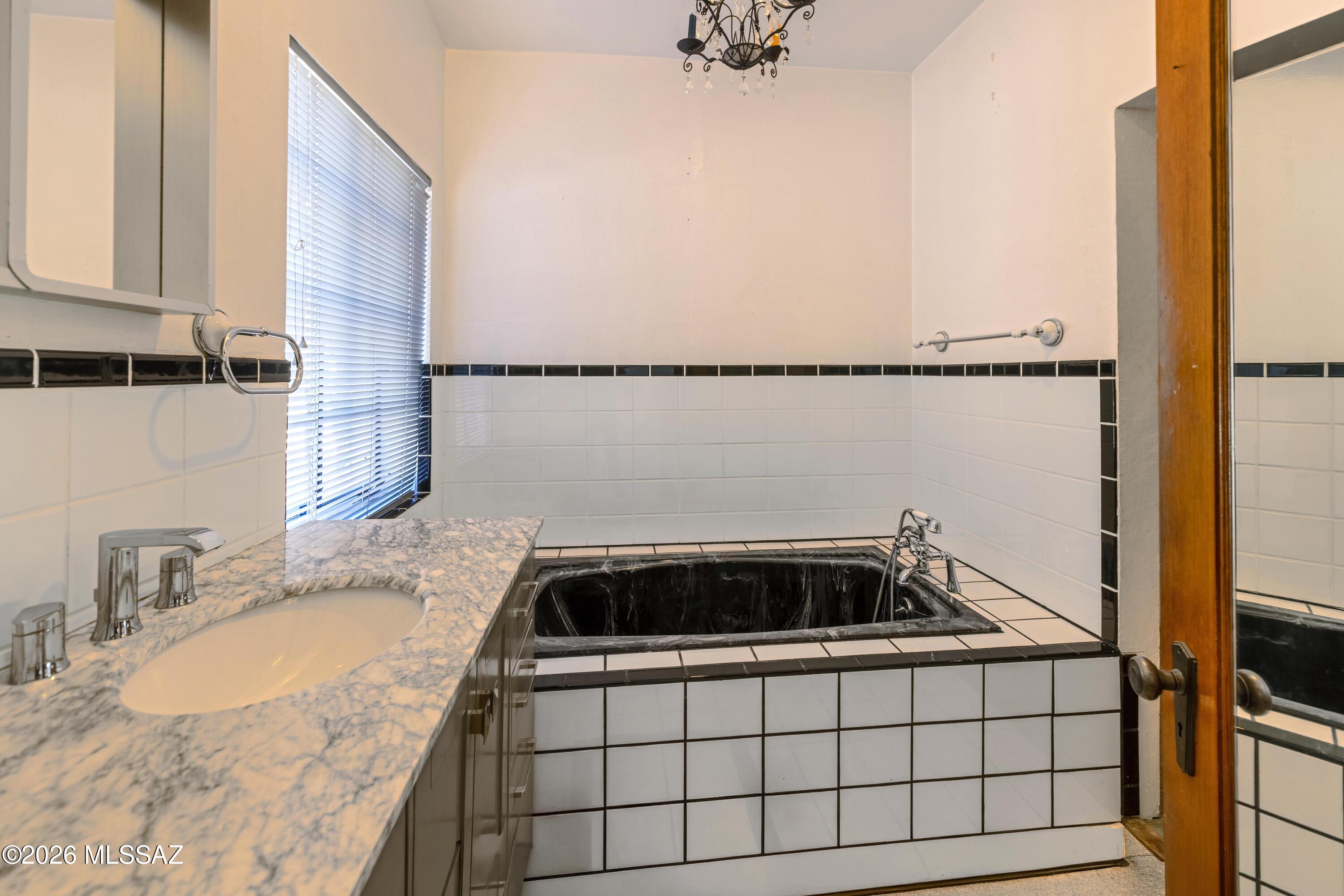 1925-1931 E Lee Street