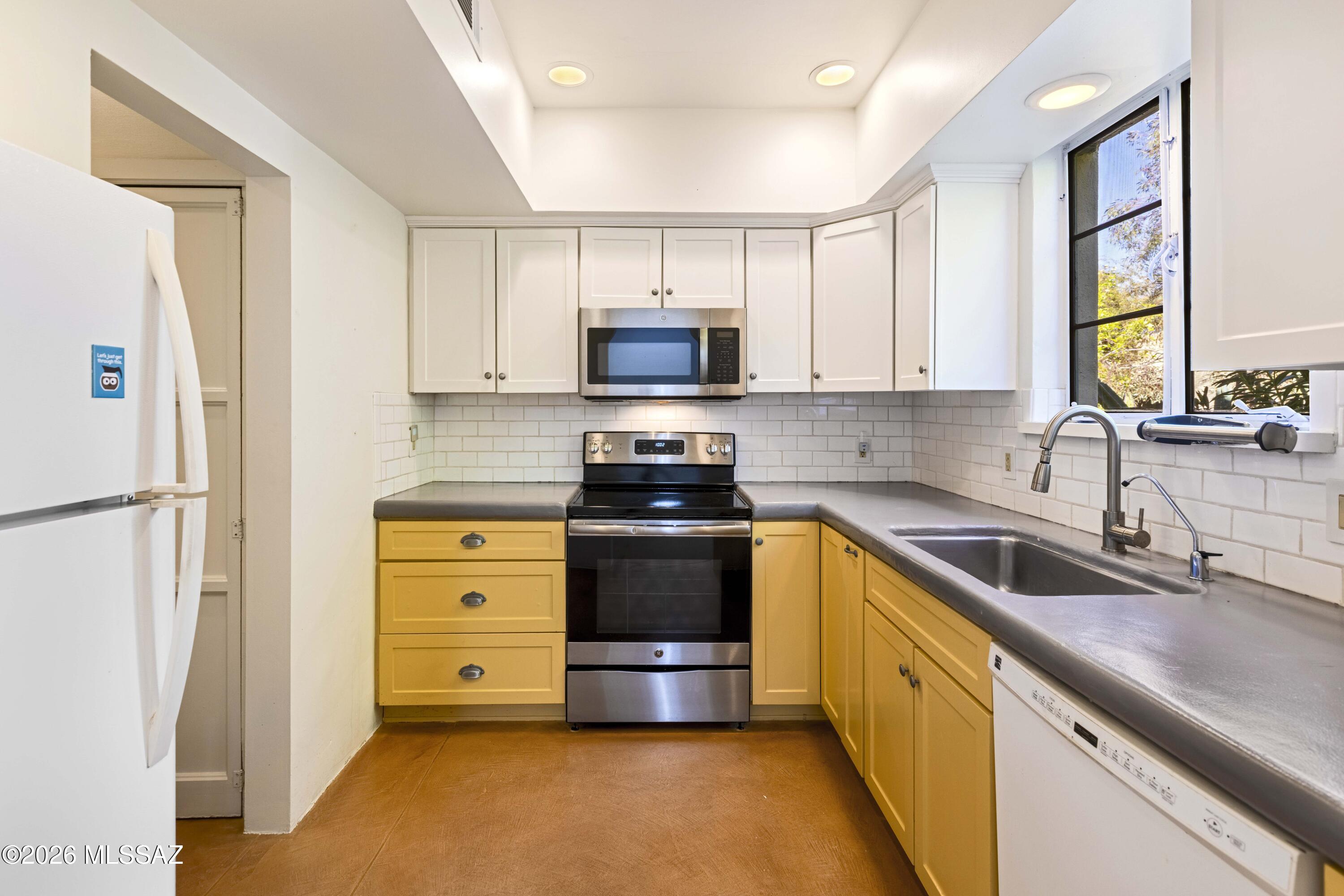 1925-1931 E Lee Street