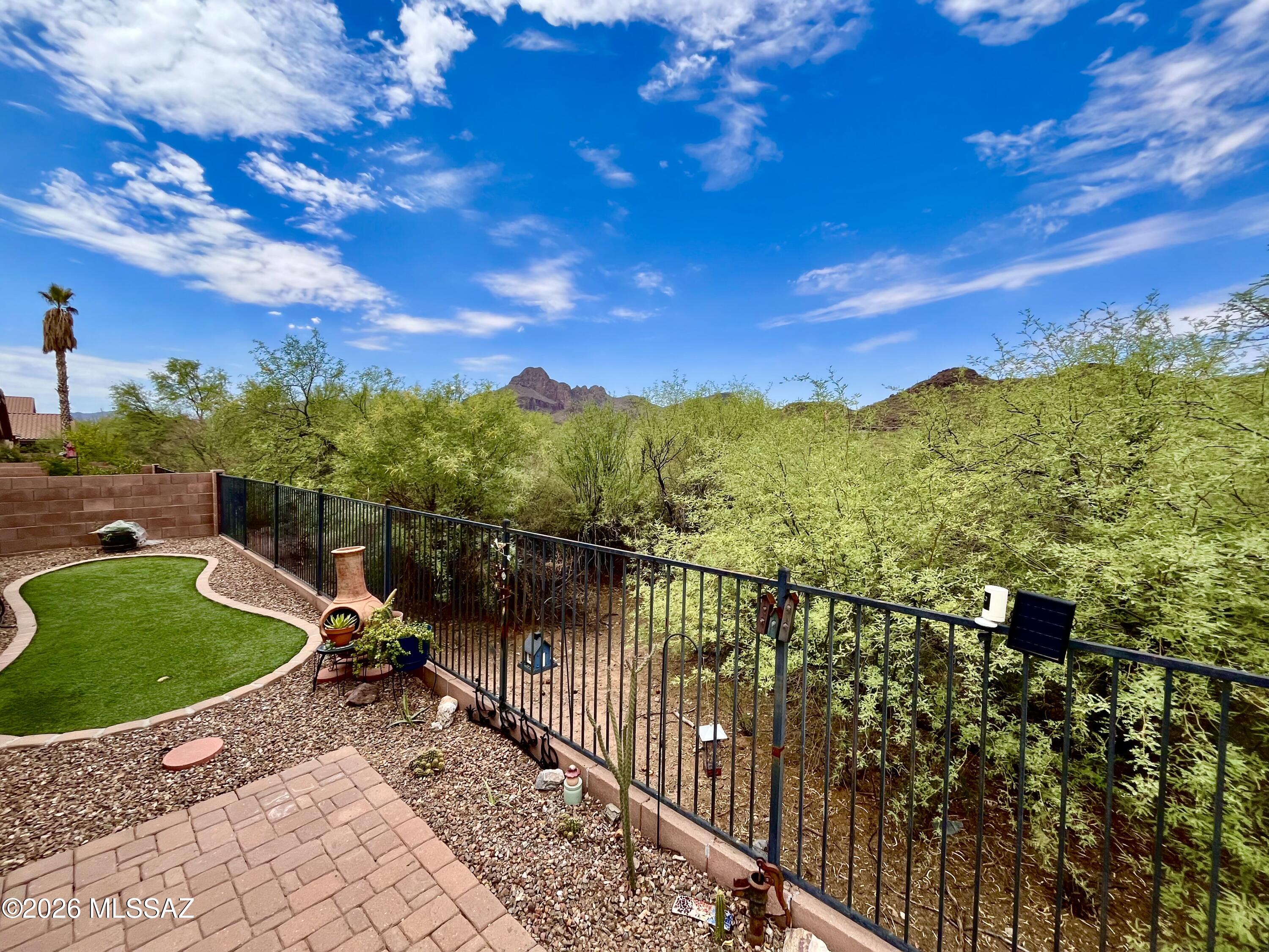 8869 N Misty Brook Drive