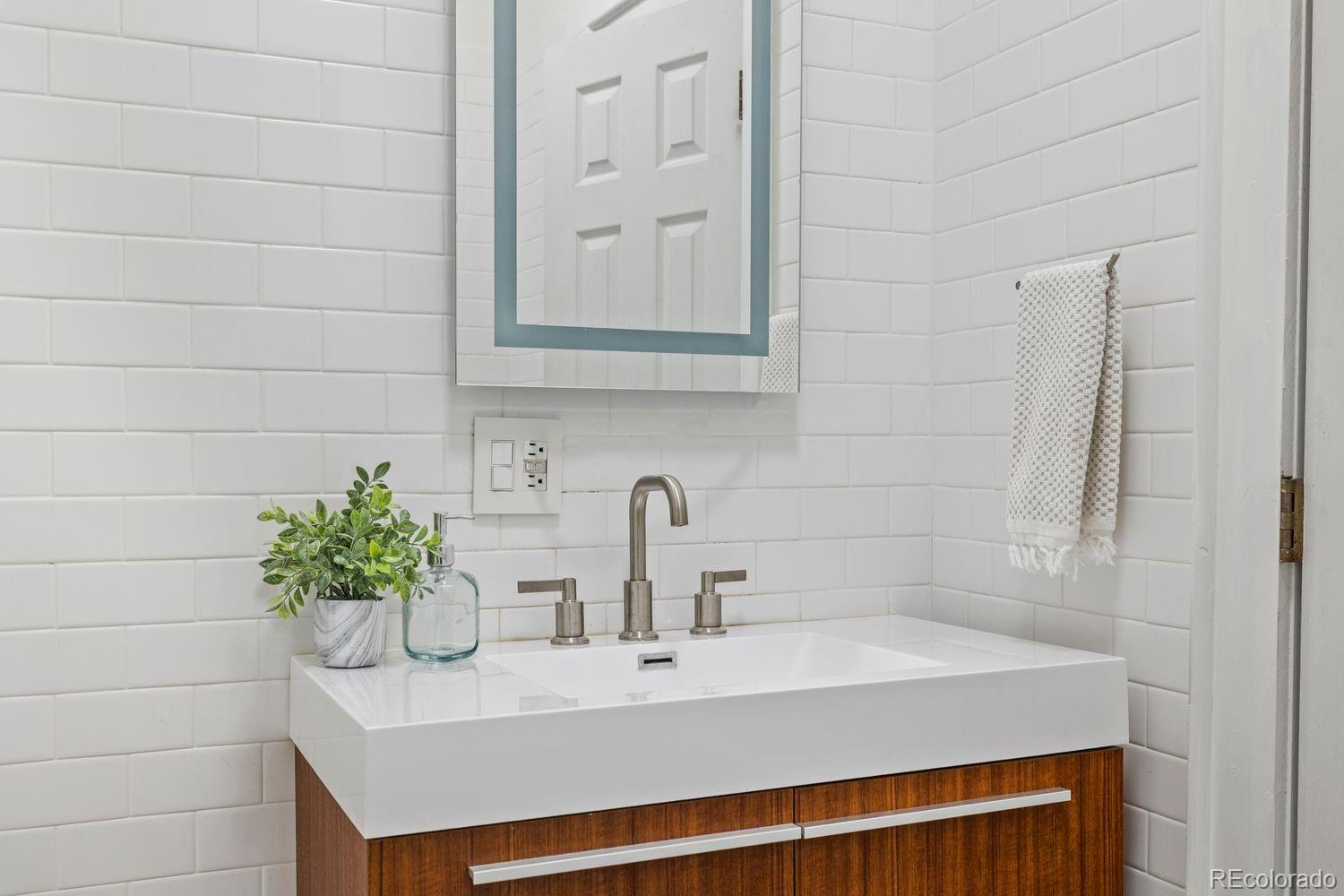 1640 N Downing Street Unit: 104