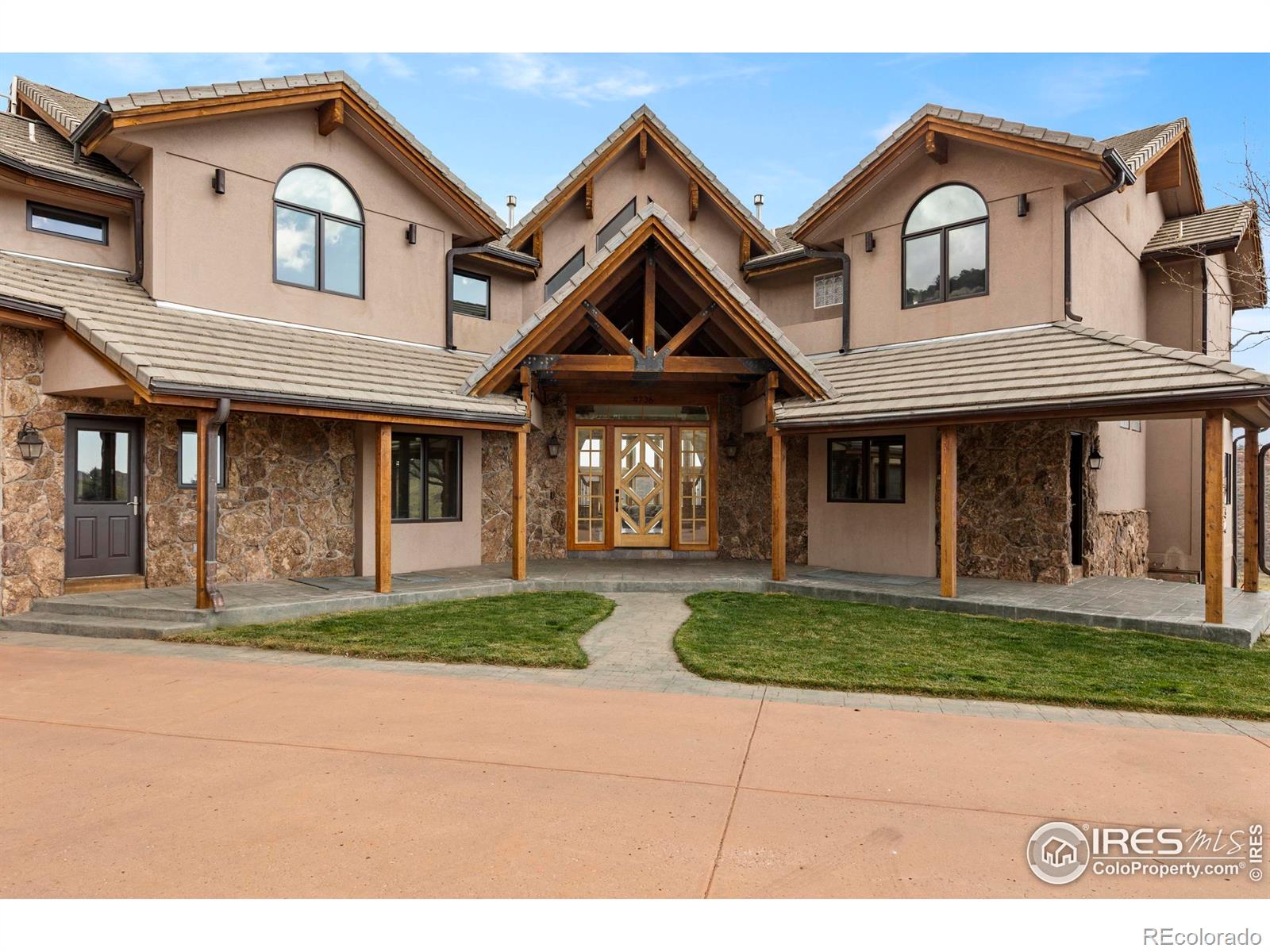 4736 Rim Rock Ridge Road