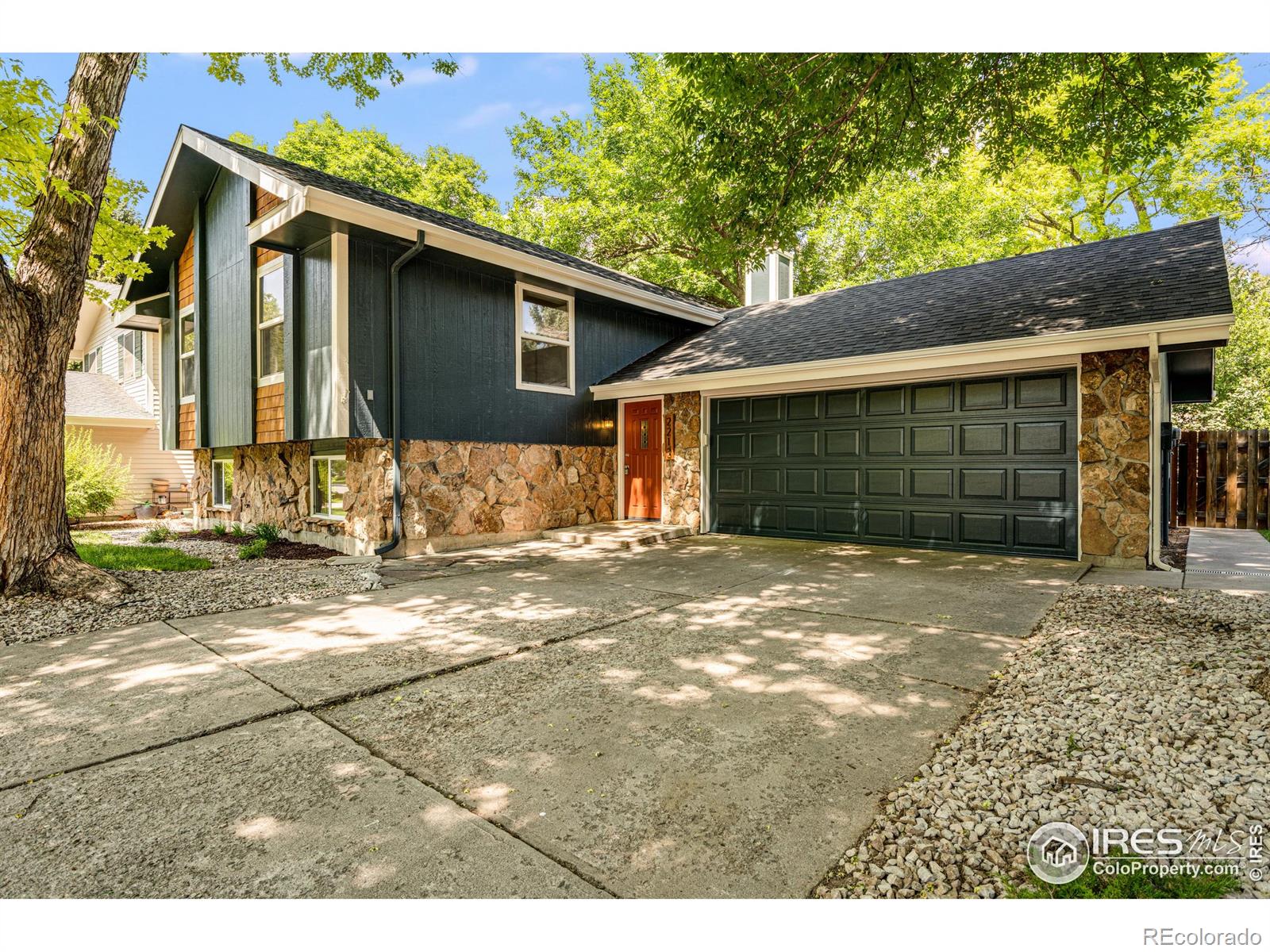 2213 Hiawatha Court