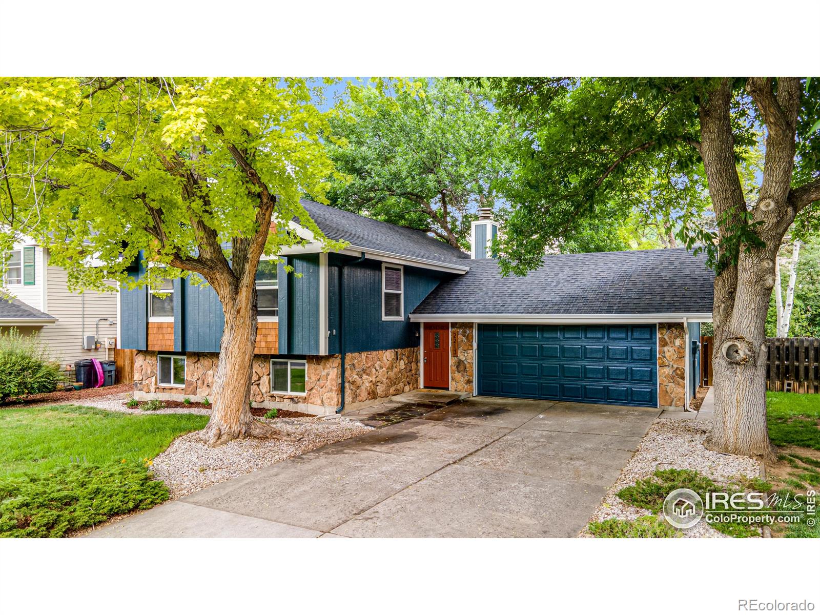2213 Hiawatha Court