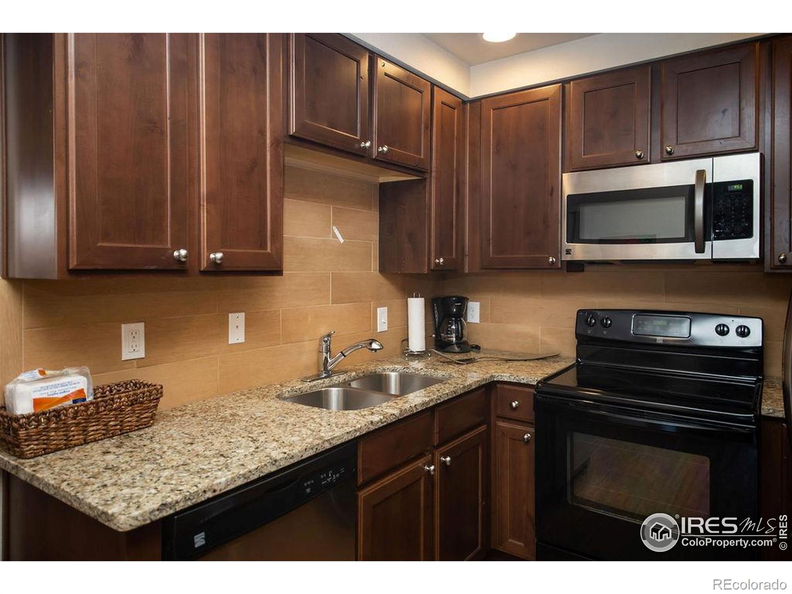 220 Willow Street Unit: 202