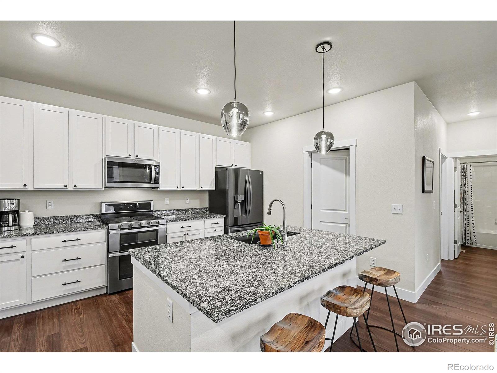 5910 Rendezvous Parkway