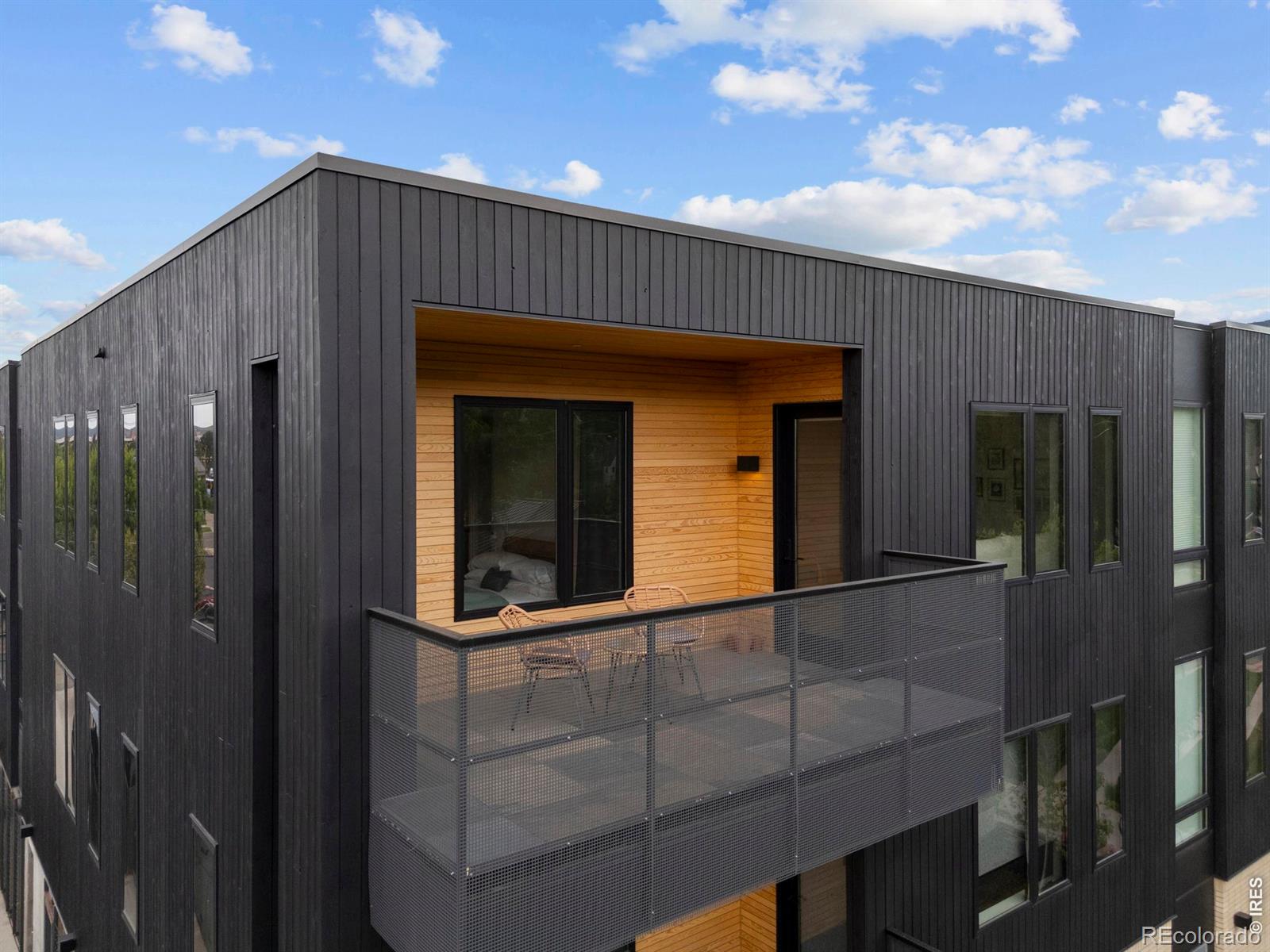 2718 Pine Street Unit: 301