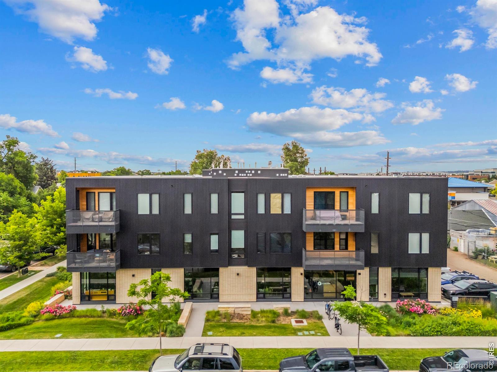 2718 Pine Street Unit: 301