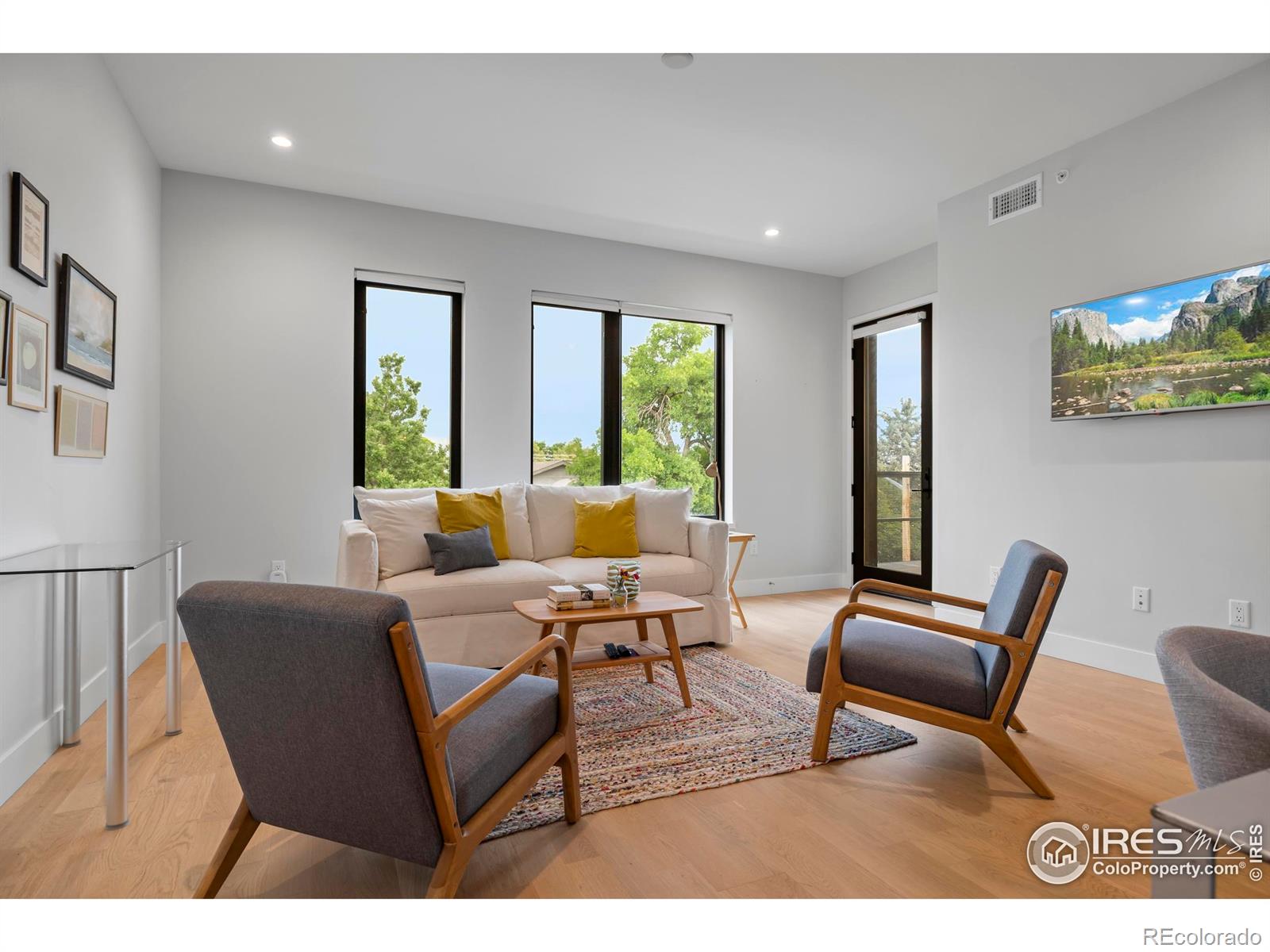 2718 Pine Street Unit: 301