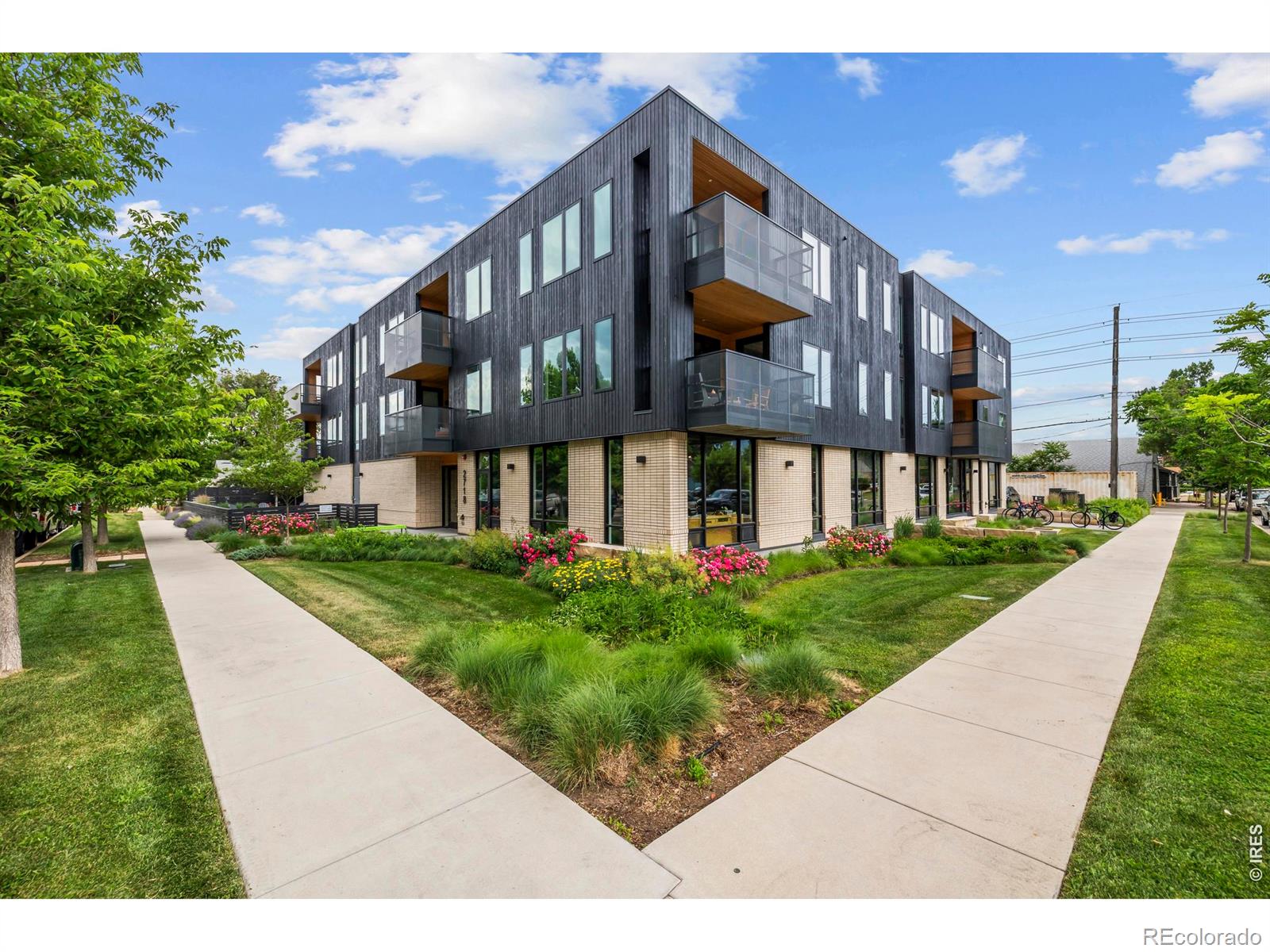 2718 Pine Street Unit: 301