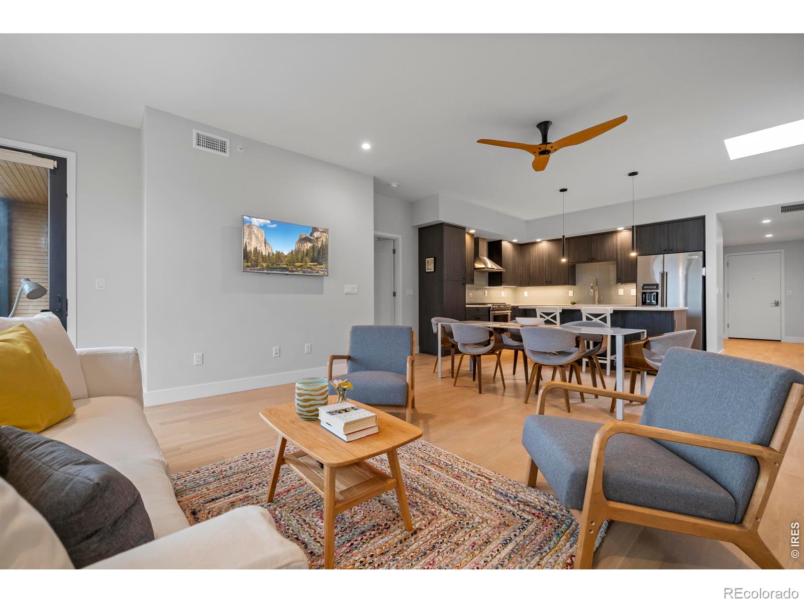 2718 Pine Street Unit: 301