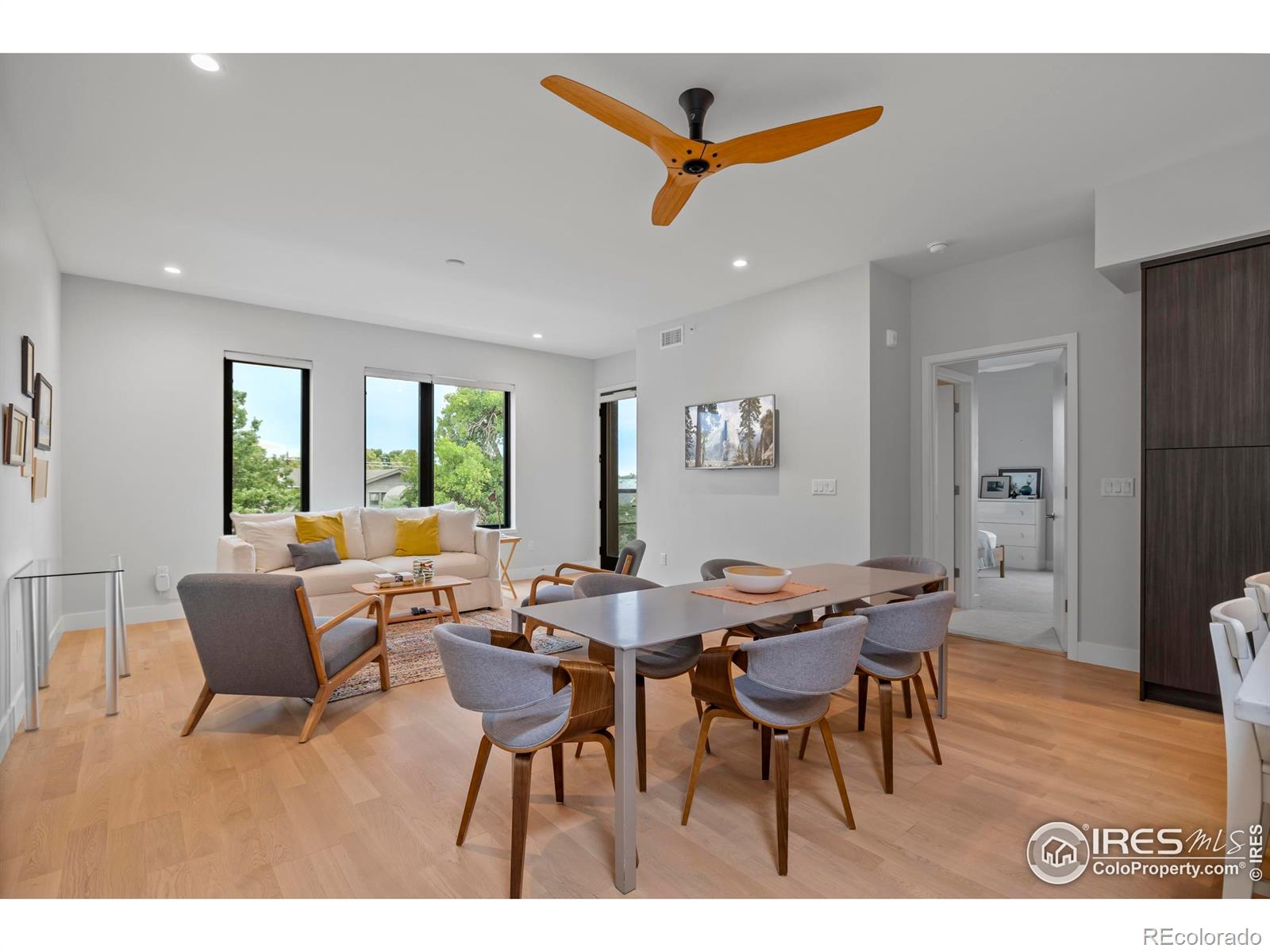 2718 Pine Street Unit: 301