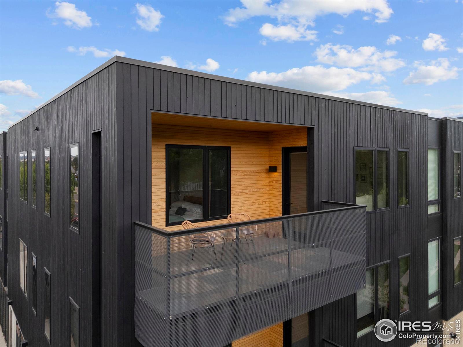 2718 Pine Street Unit: 301