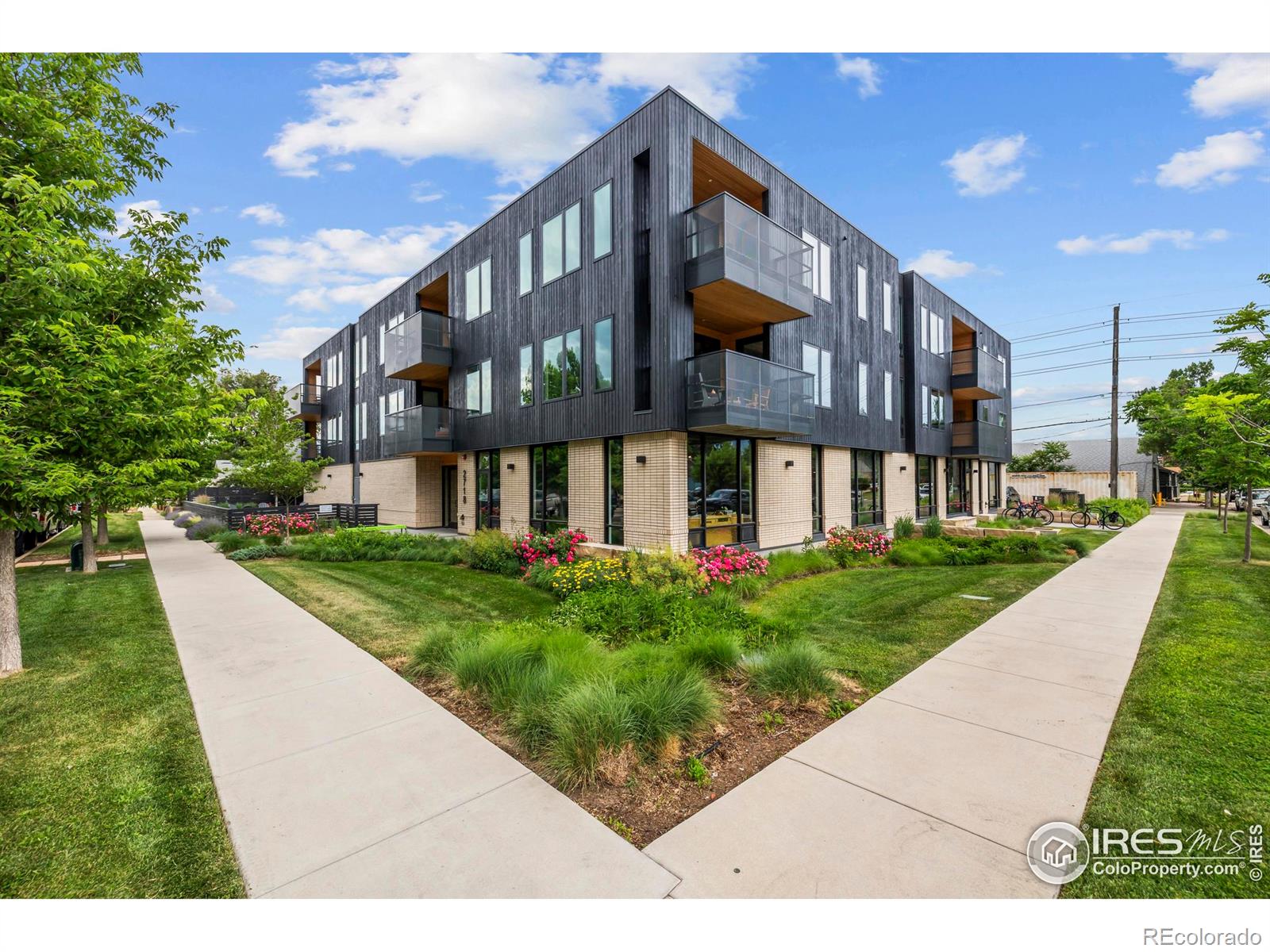 2718 Pine Street Unit: 301