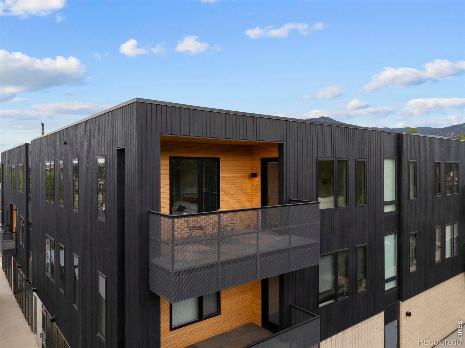 2718 Pine Street Unit: 301