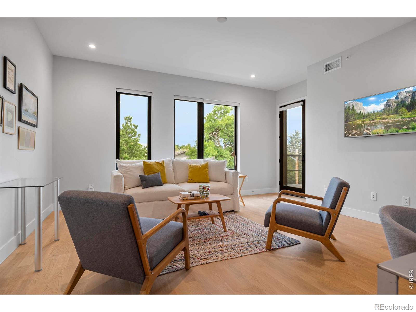 2718 Pine Street Unit: 301