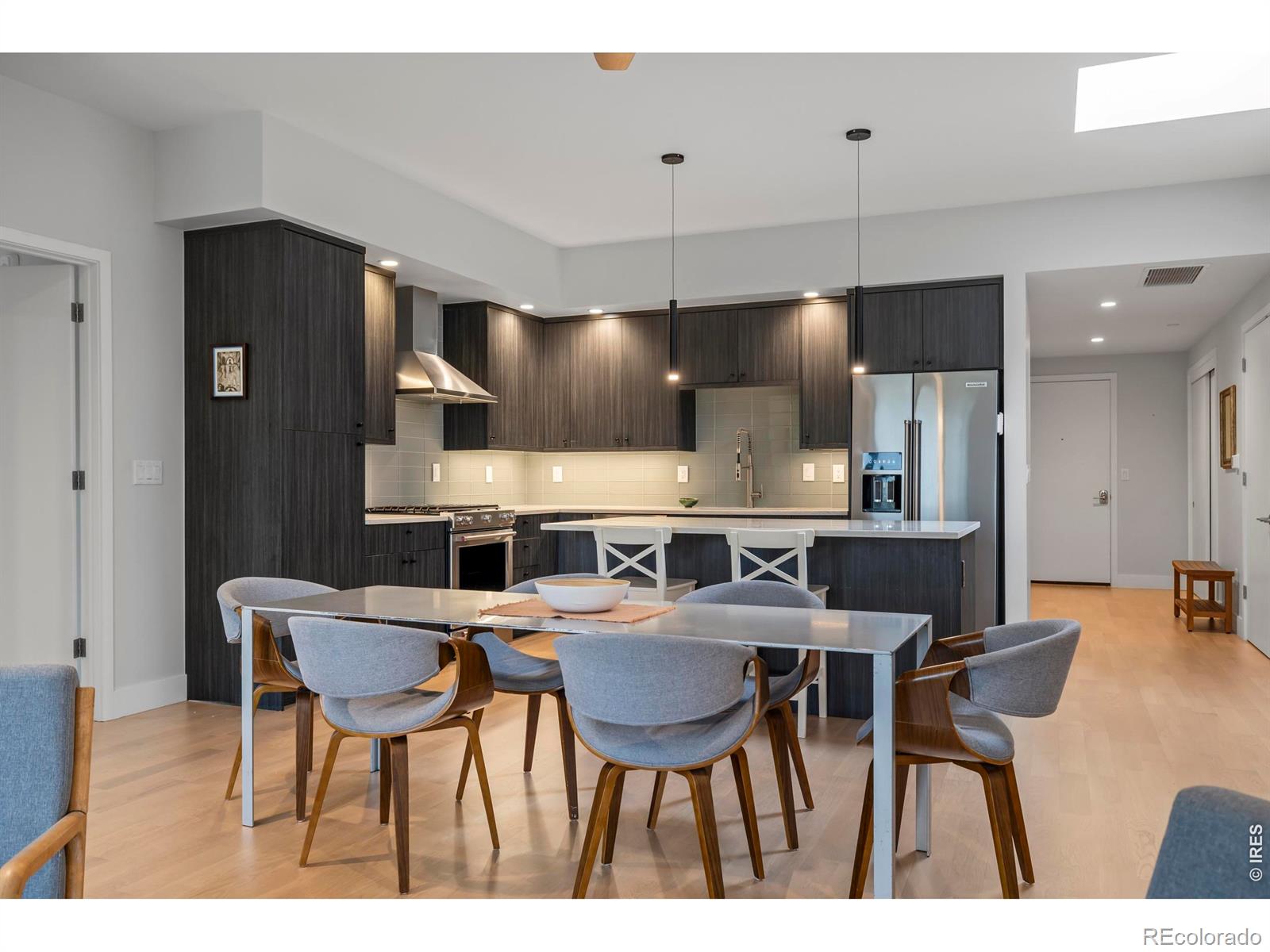 2718 Pine Street Unit: 301