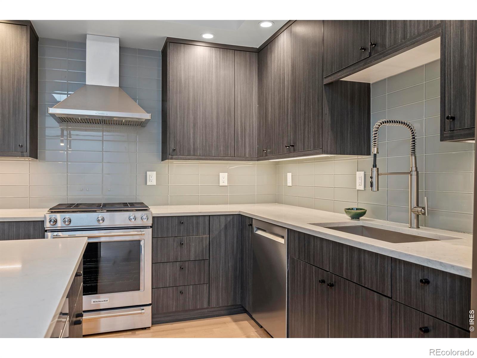 2718 Pine Street Unit: 301