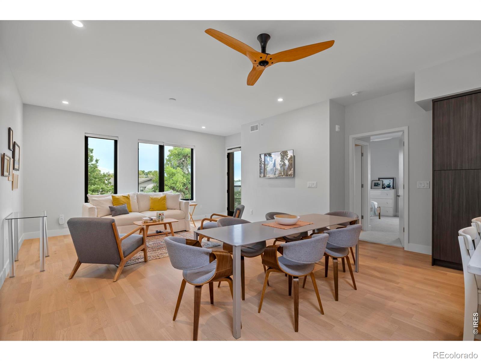 2718 Pine Street Unit: 301