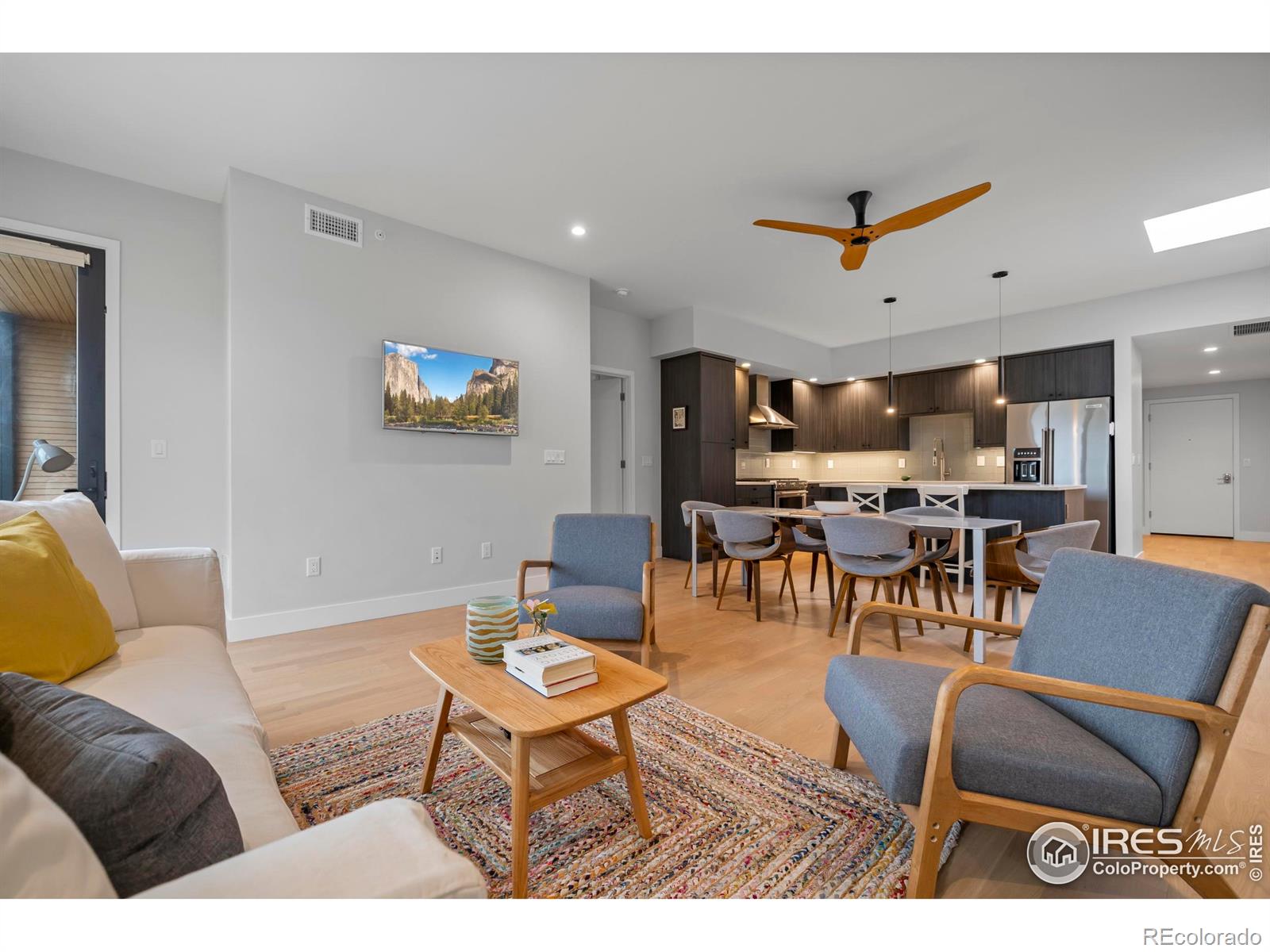 2718 Pine Street Unit: 301