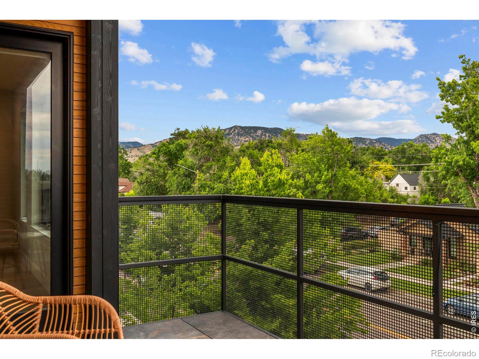 2718 Pine Street Unit: 301