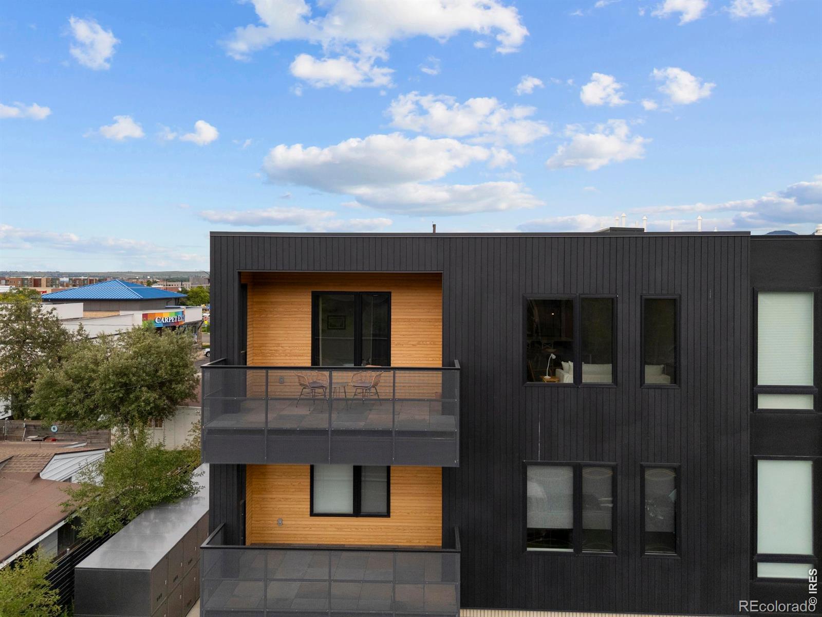 2718 Pine Street Unit: 301