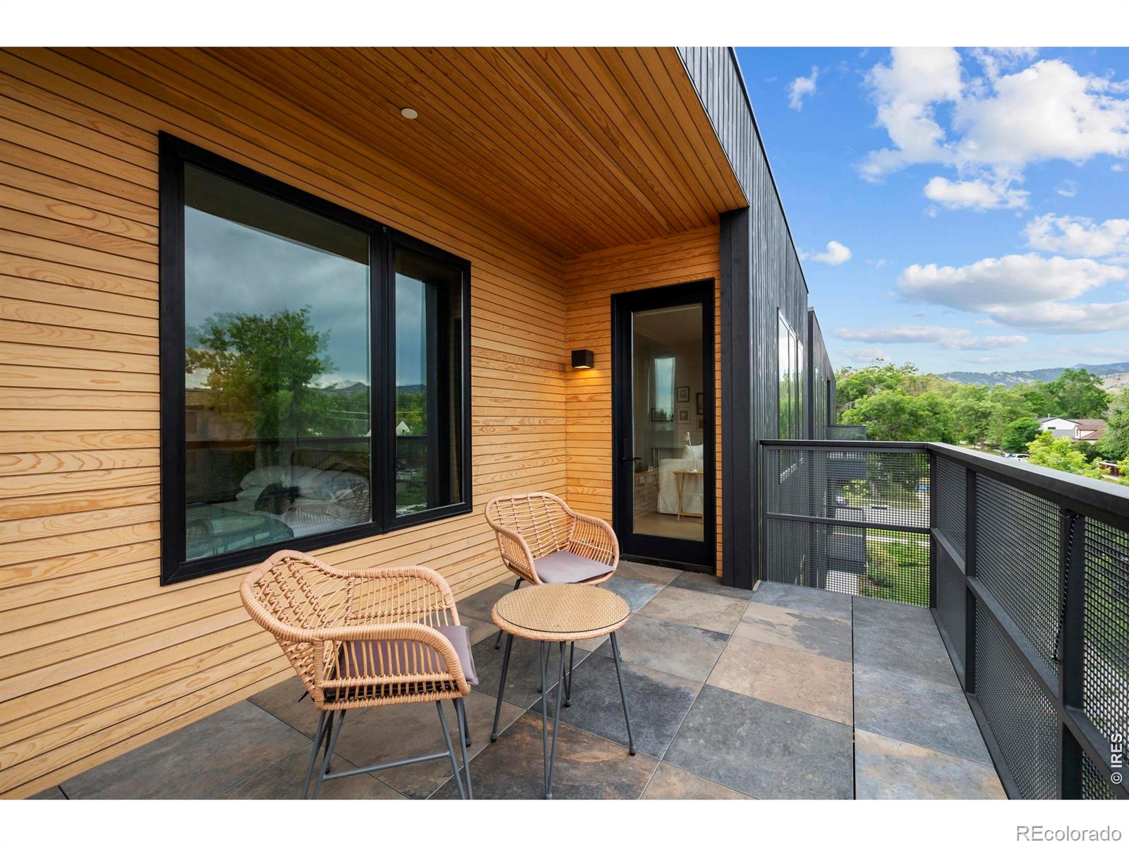 2718 Pine Street Unit: 301