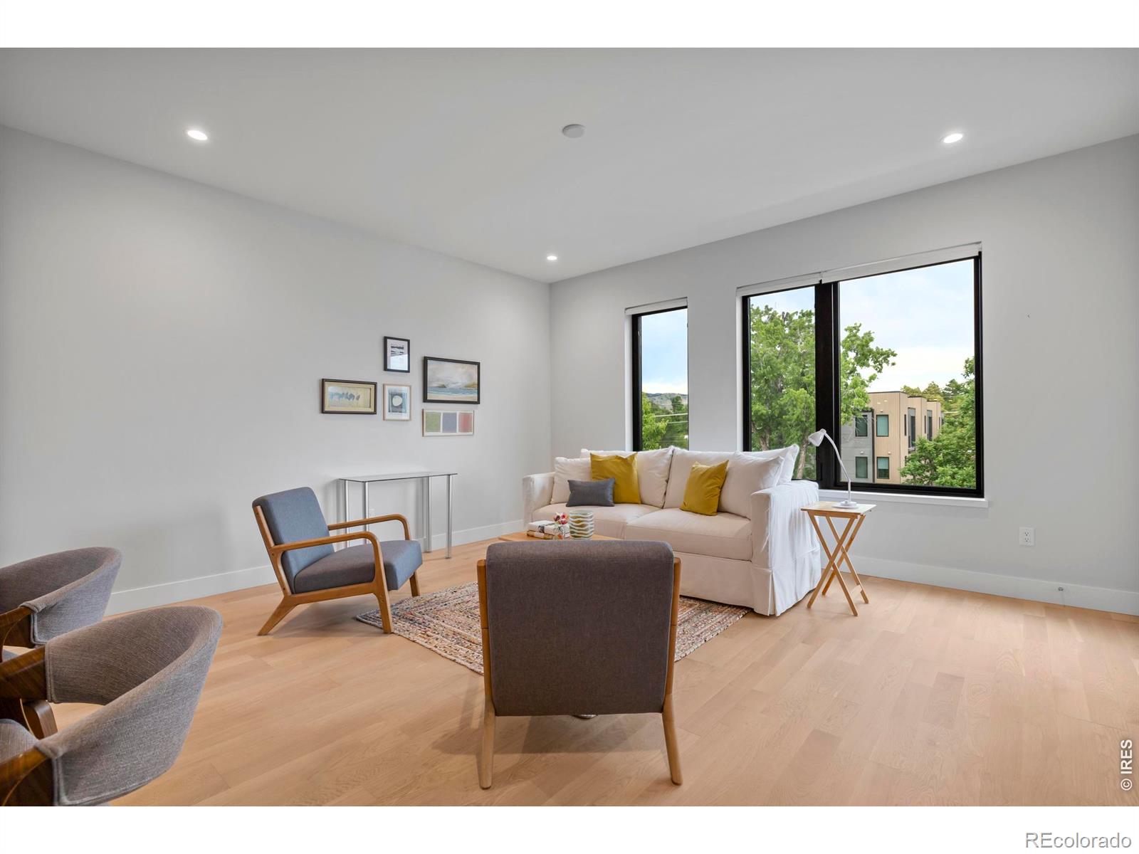 2718 Pine Street Unit: 301