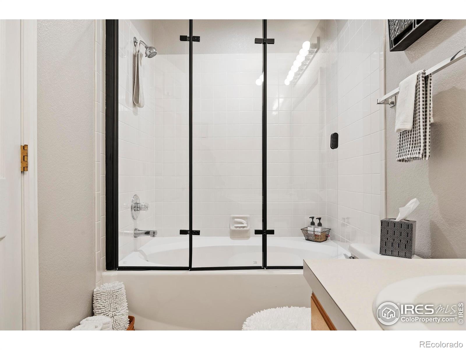 5225 White Willow Drive Unit: Q220